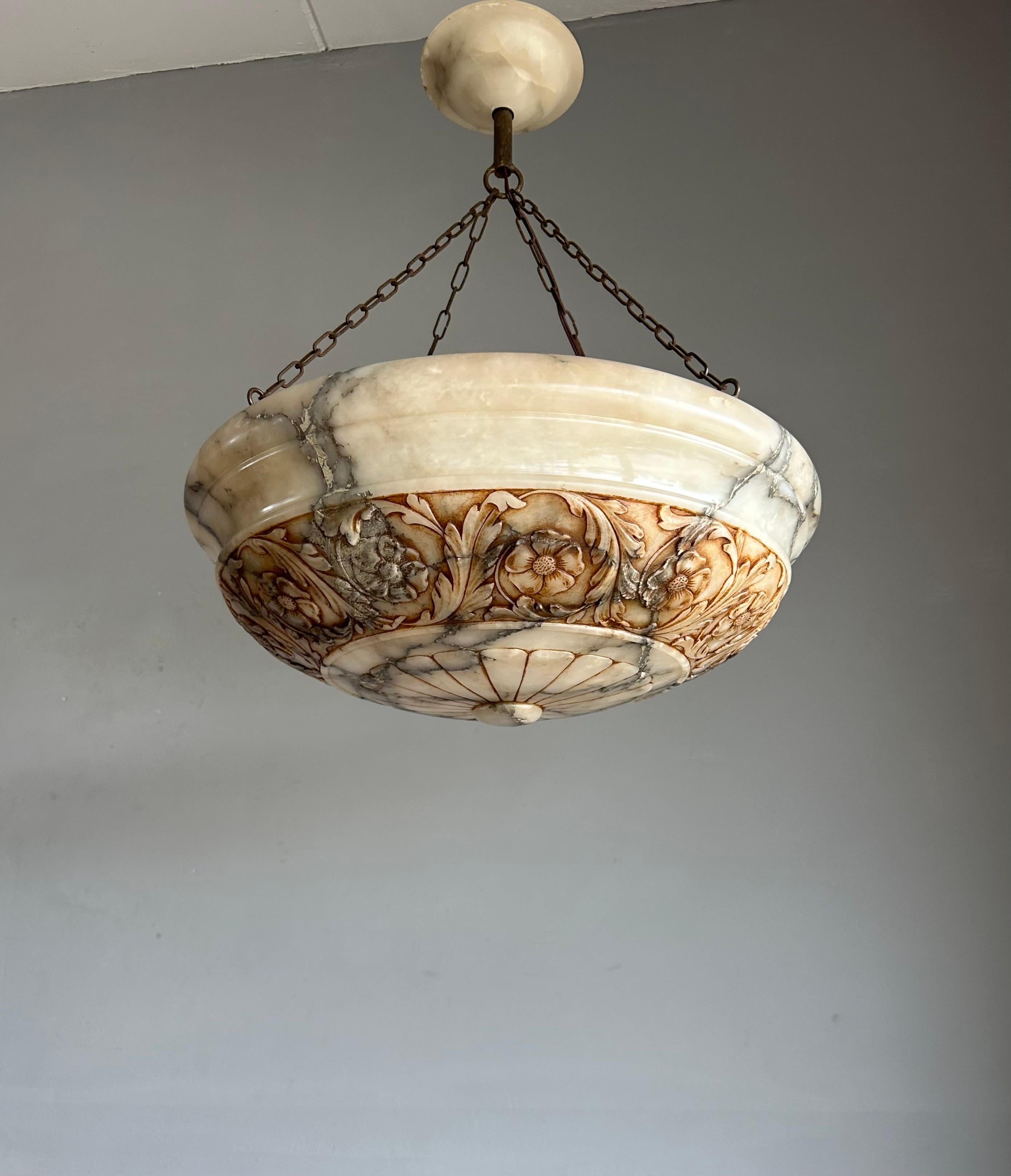 Enormous 25.2Ø Hand Carved Antique Alabaster Floral Pendant / Chandelier 1910s en vente 4