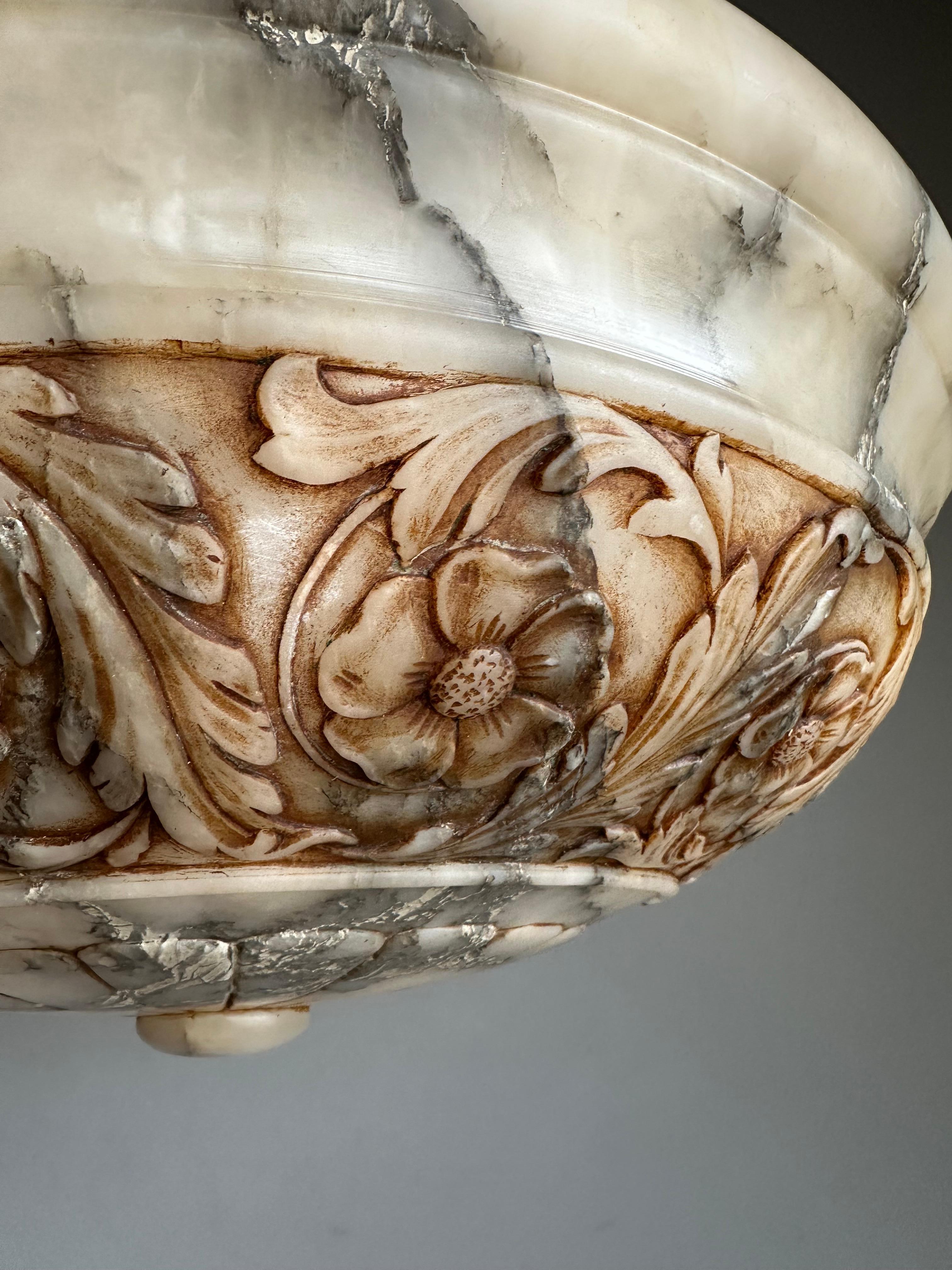 Enormous 25.2Ø Hand Carved Antique Alabaster Floral Pendant / Chandelier 1910s en vente 7