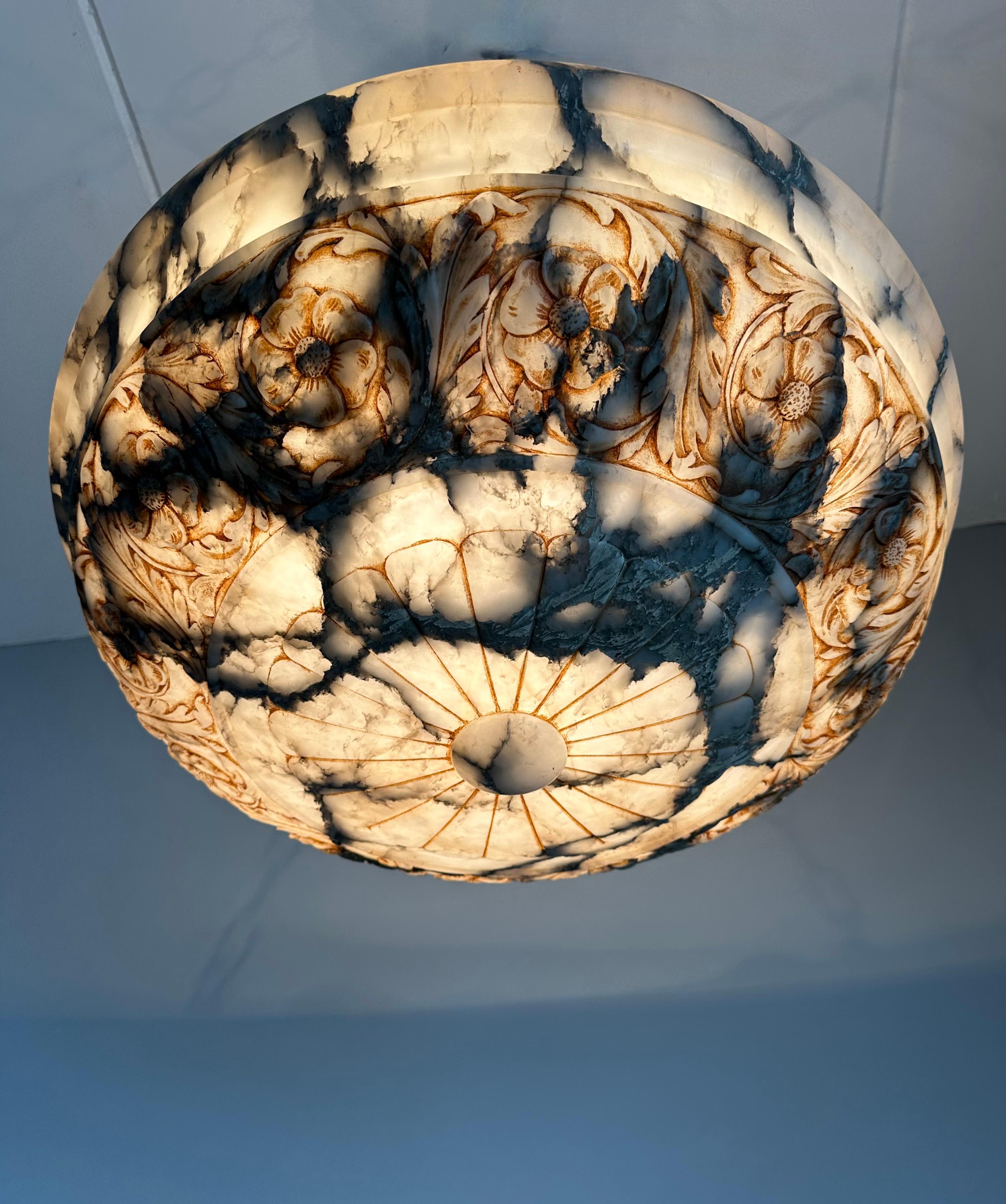 Enormous 25.2Ø Hand Carved Antique Alabaster Floral Pendant / Chandelier 1910s en vente 1
