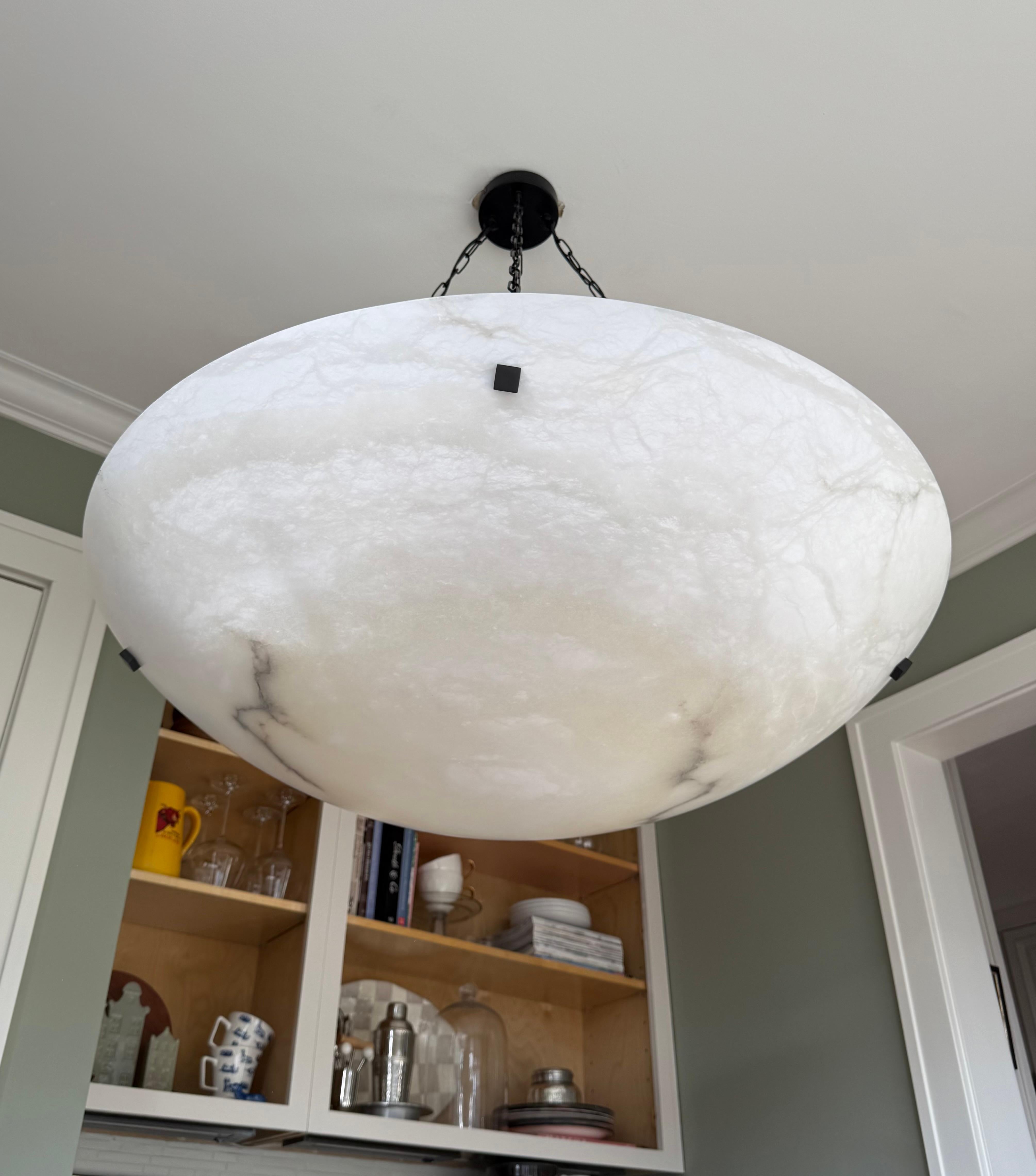 Énorme affleurant / suspension de 36 Ø avec un superbe abat-jour en albâtre ressemblant à une pleine lune en vente 3