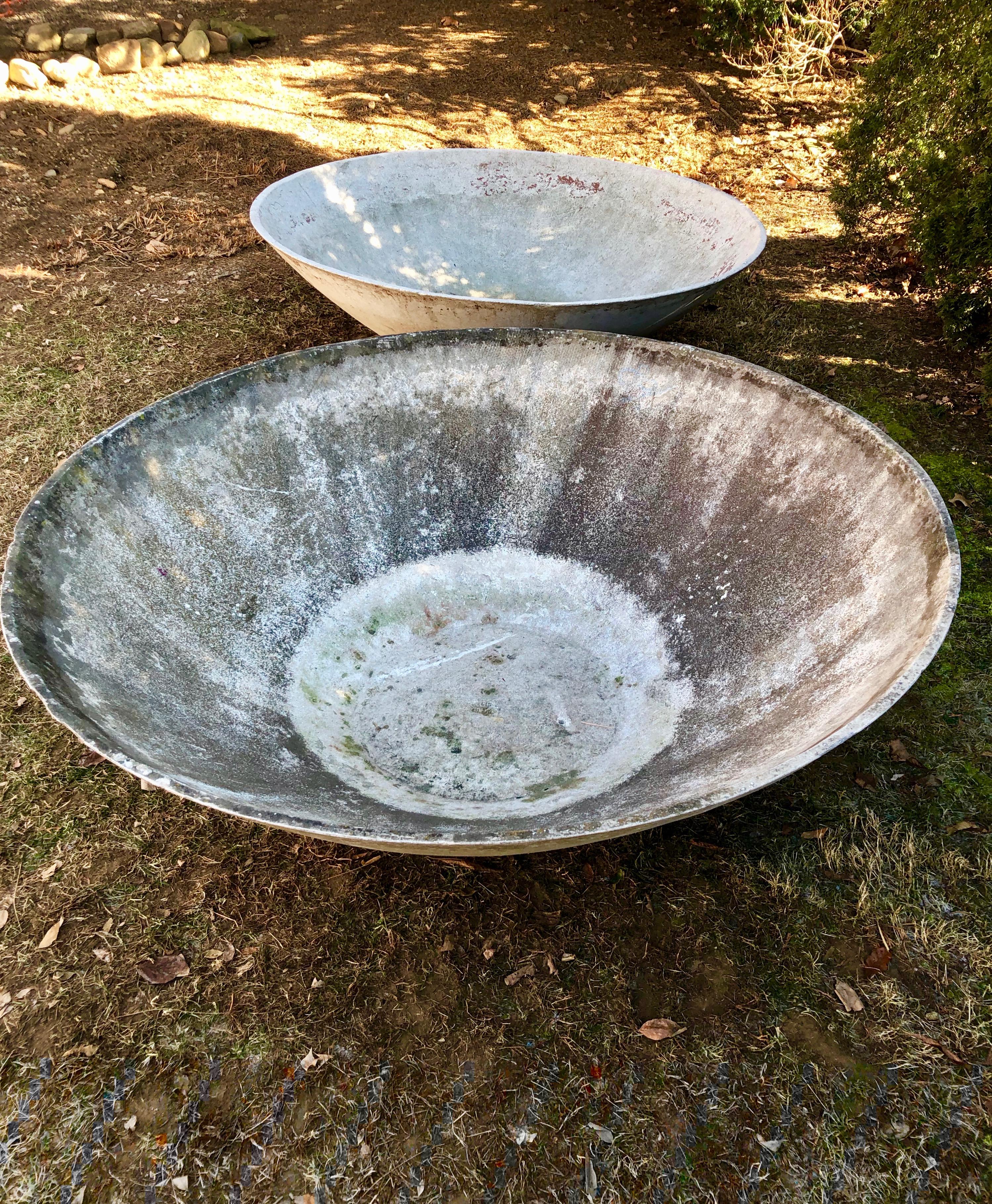 Hand-Crafted Enormous Eternit Canted Bowl Planter Designed by Willy Guhl #2 For Sale