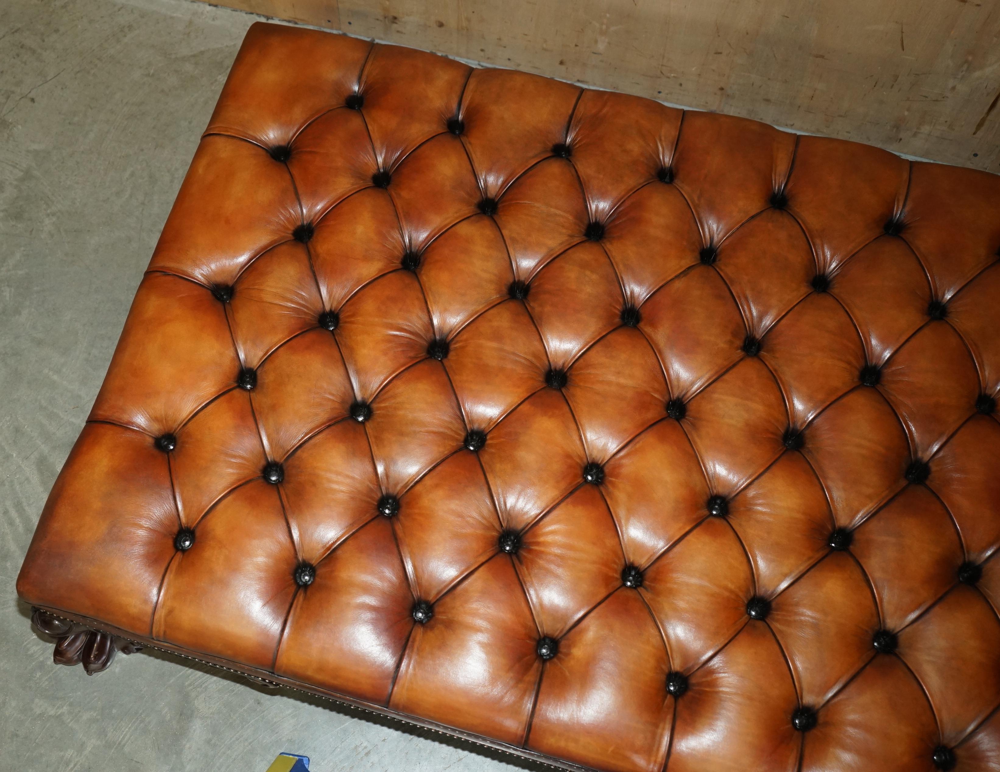 ENORMOUS FullY RESTORED BROWN LEATHER CHESTERFiELD TUFTED HEARTH FOOTSTOOL (Leder) im Angebot