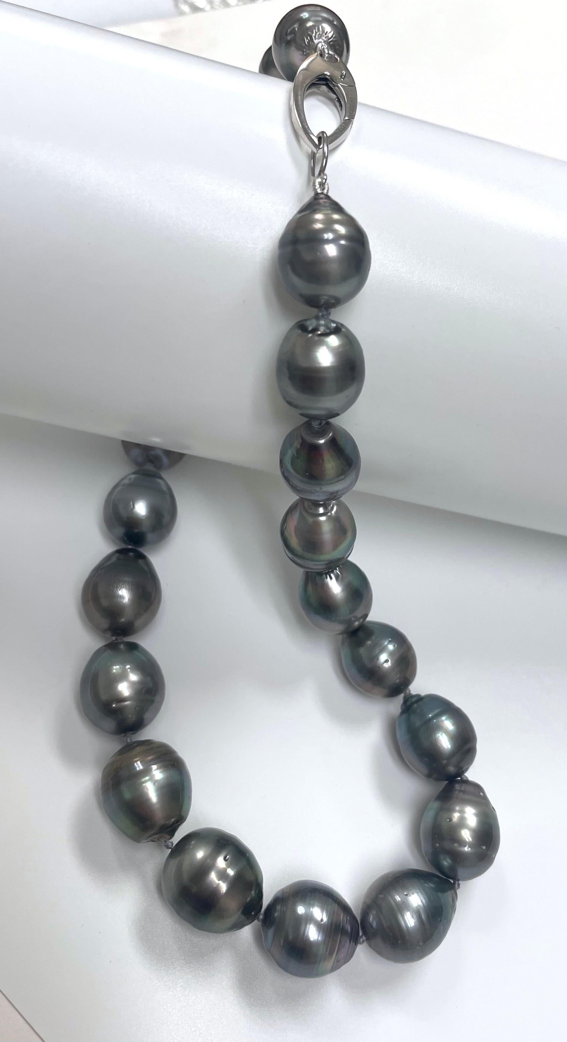 Énorme collier de perles grises de Tahiti en vente 6