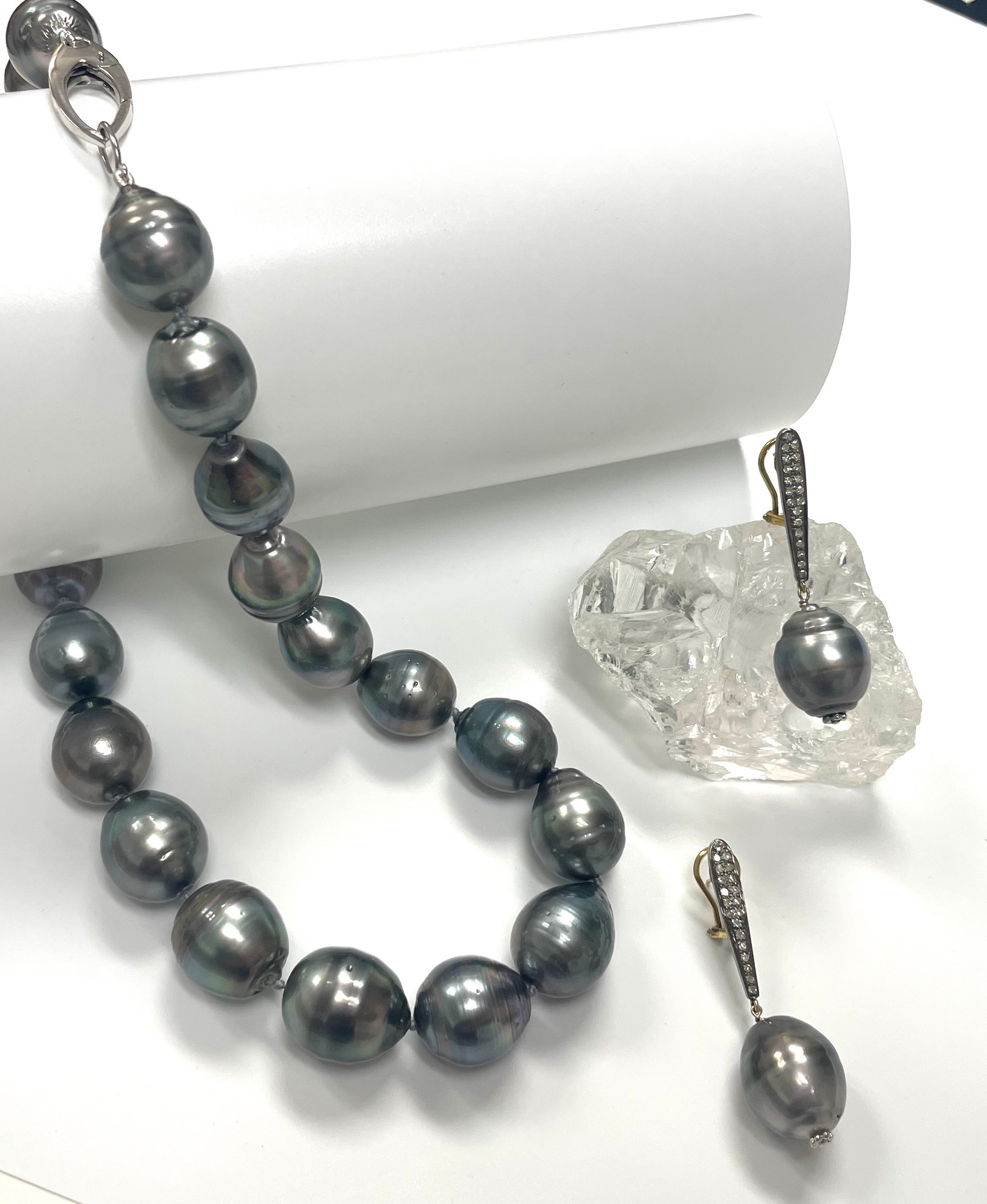Description
The absolutely beautiful color, variety of hues, size and shape of this Tahitian necklace makes an impressive statement.
Item # N3774. Check out matching Earrings Item # E3359 ($4,400; see photo)

Materials and Weight
Tahitian pearls, 18