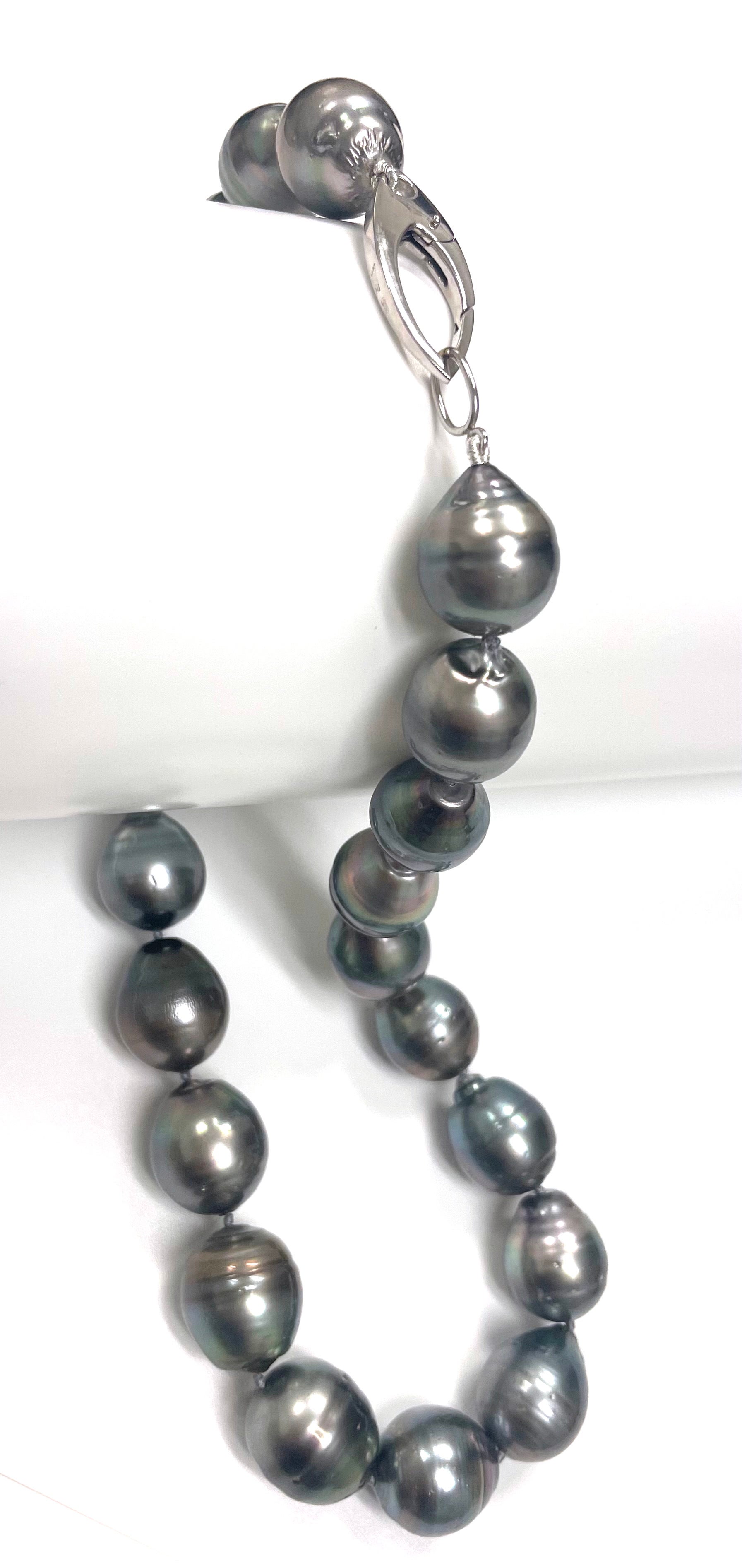 Artisan Énorme collier de perles grises de Tahiti en vente