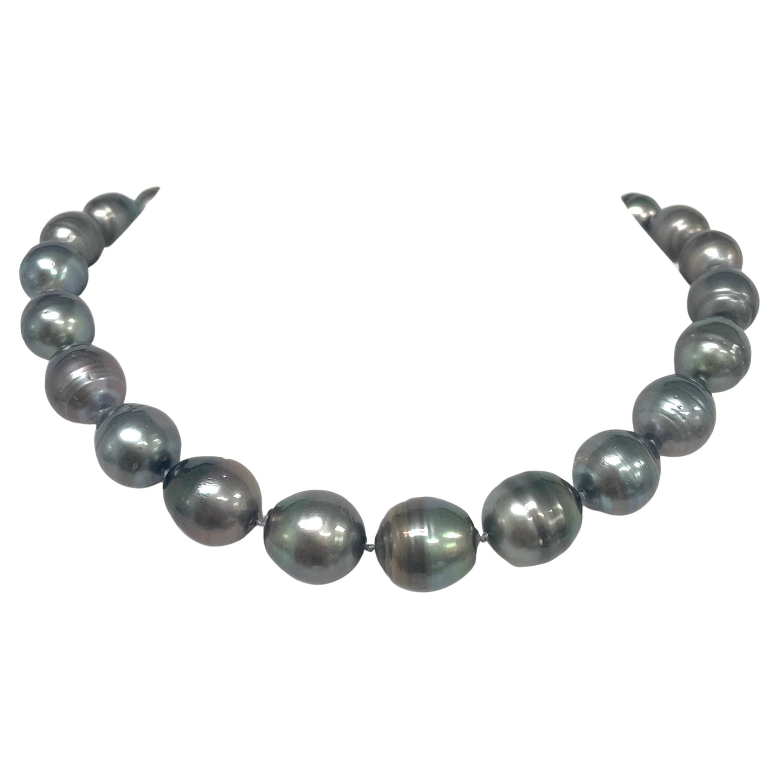 Énorme collier de perles grises de Tahiti en vente 1
