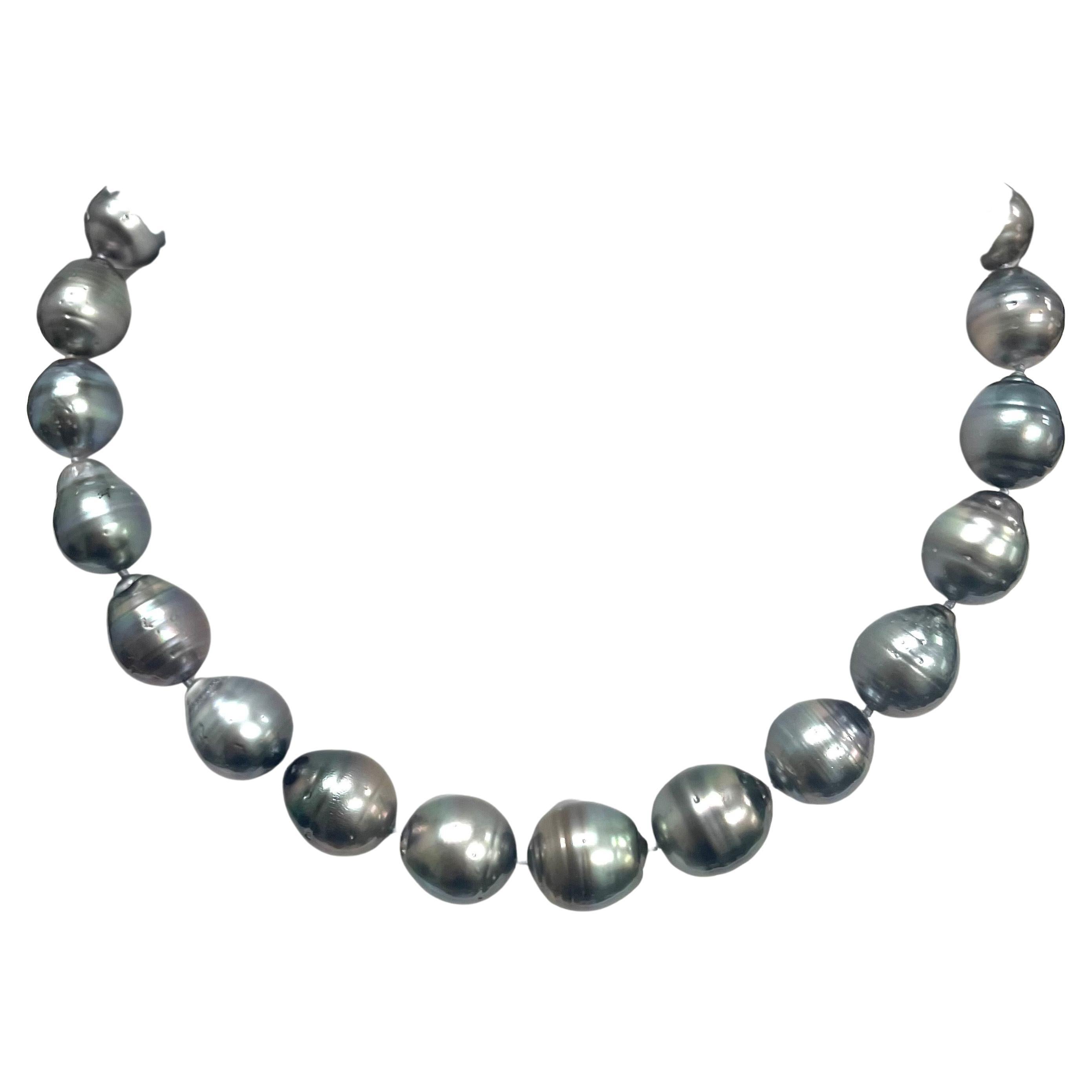 Énorme collier de perles grises de Tahiti en vente 4