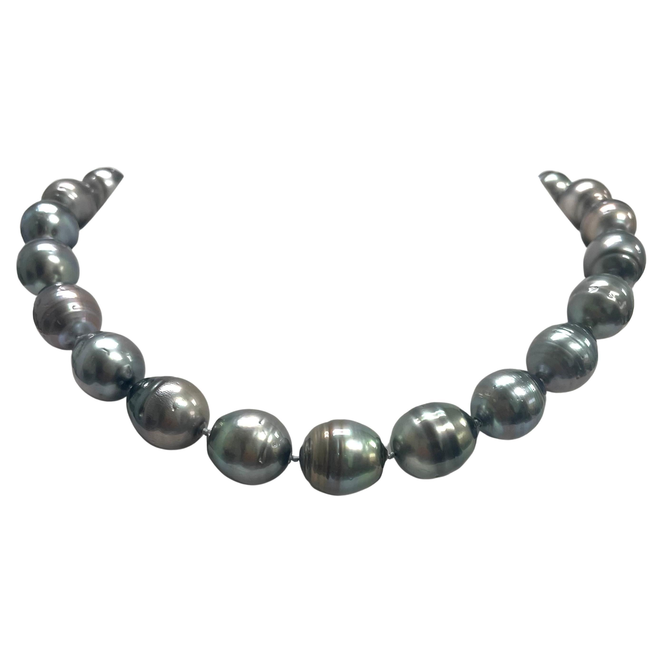 Énorme collier de perles grises de Tahiti en vente