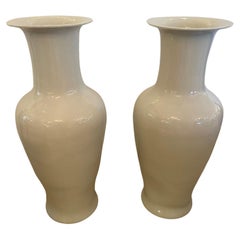 Énorme paire de vases de sol asiatiques Blanc de Chine