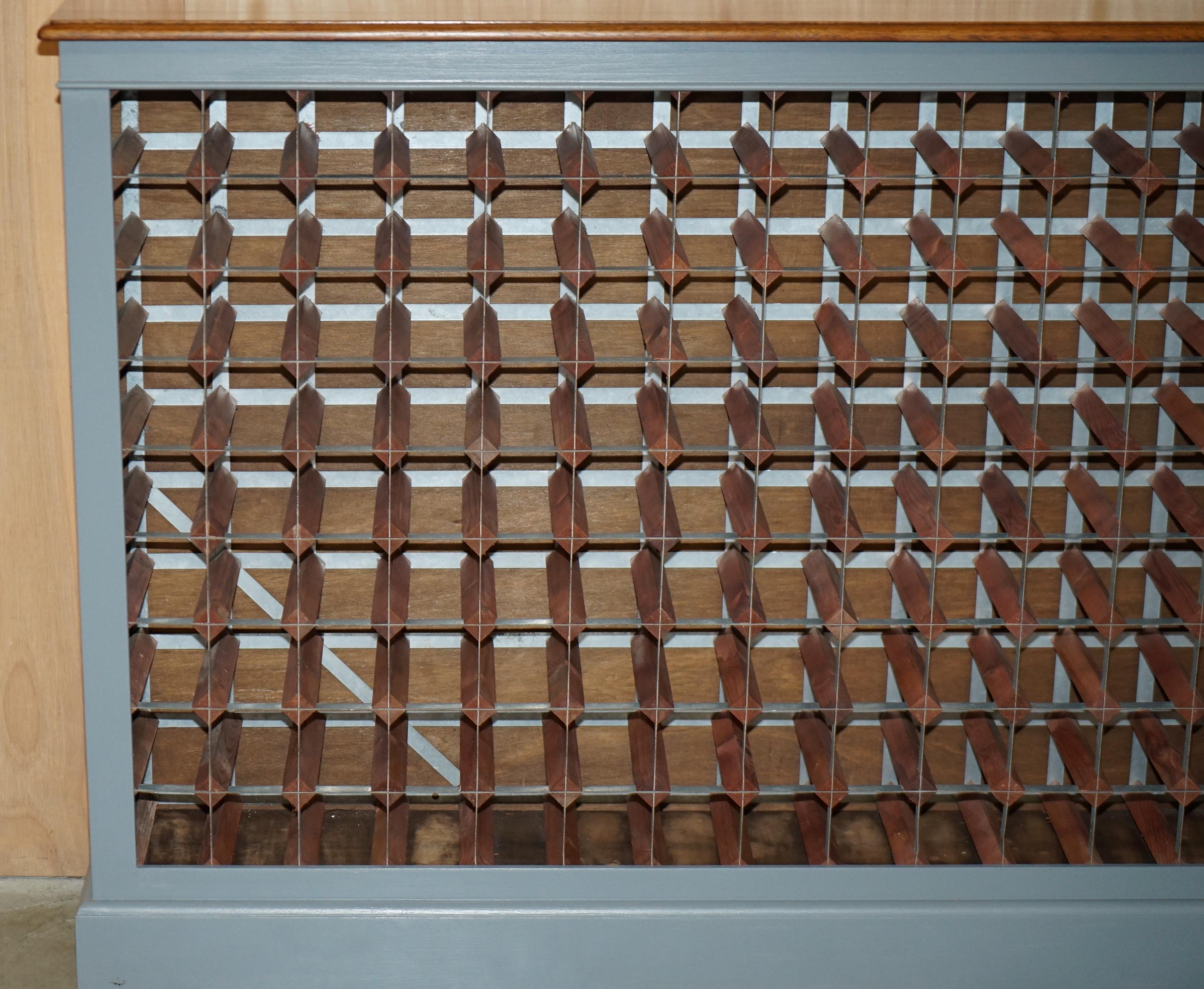 Édouardien Énorme vendeur de vêtements vintage récupéré 144 BOTTLE WINE CHAMPAGNE RACK en vente