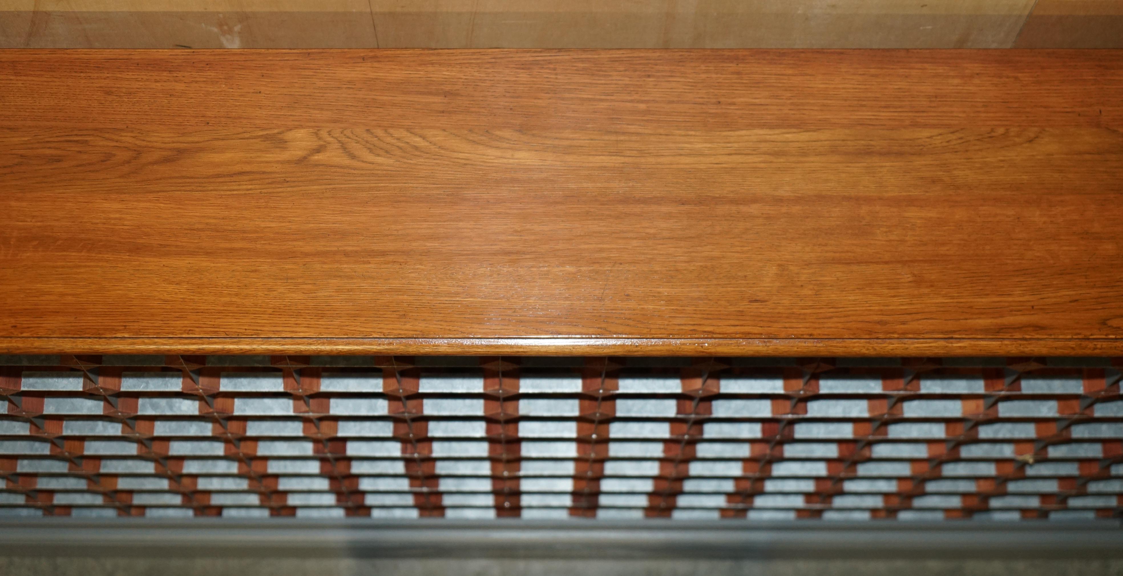 20ième siècle Énorme vendeur de vêtements vintage récupéré 144 BOTTLE WINE CHAMPAGNE RACK en vente