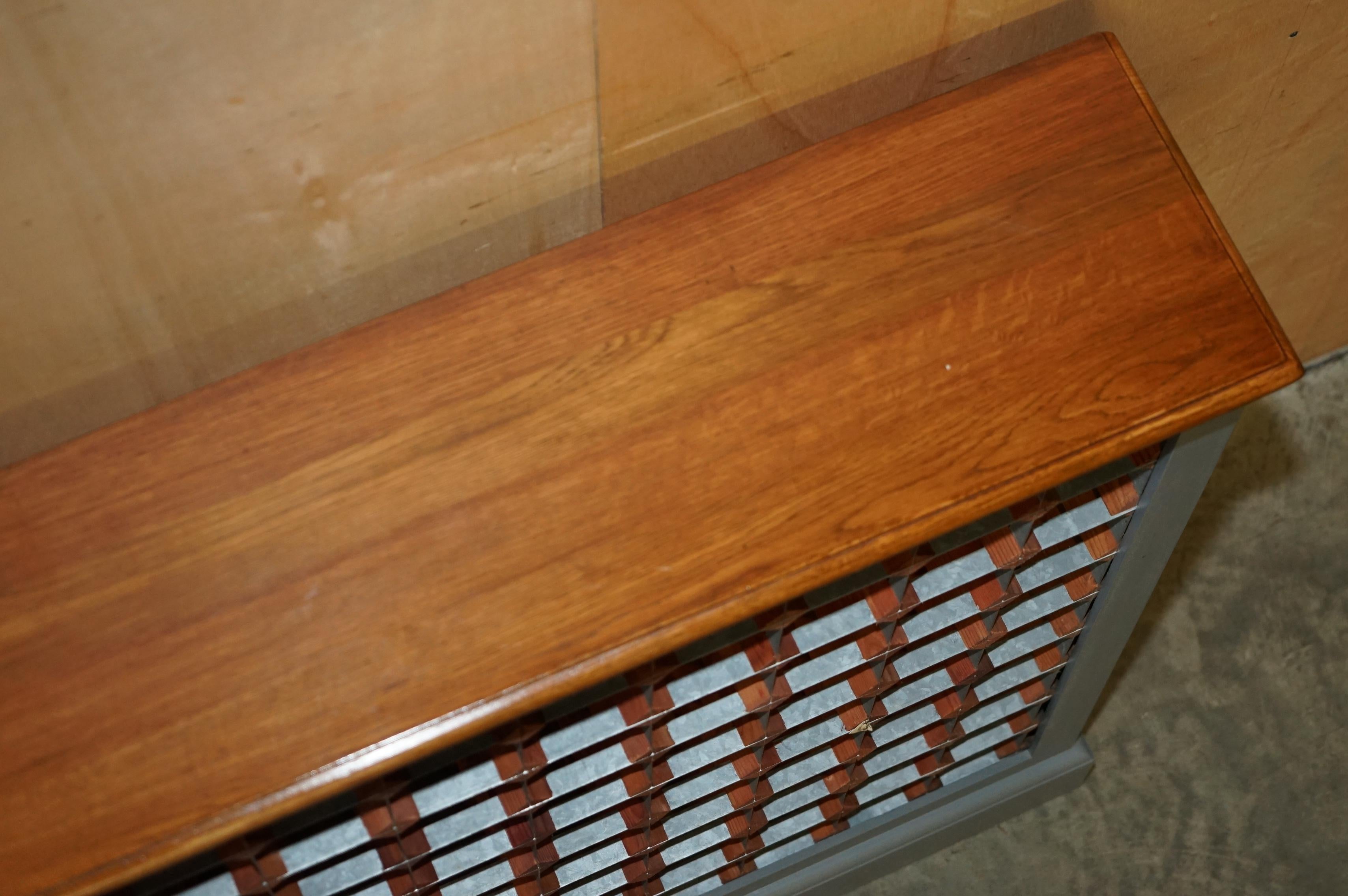 Chêne Énorme vendeur de vêtements vintage récupéré 144 BOTTLE WINE CHAMPAGNE RACK en vente