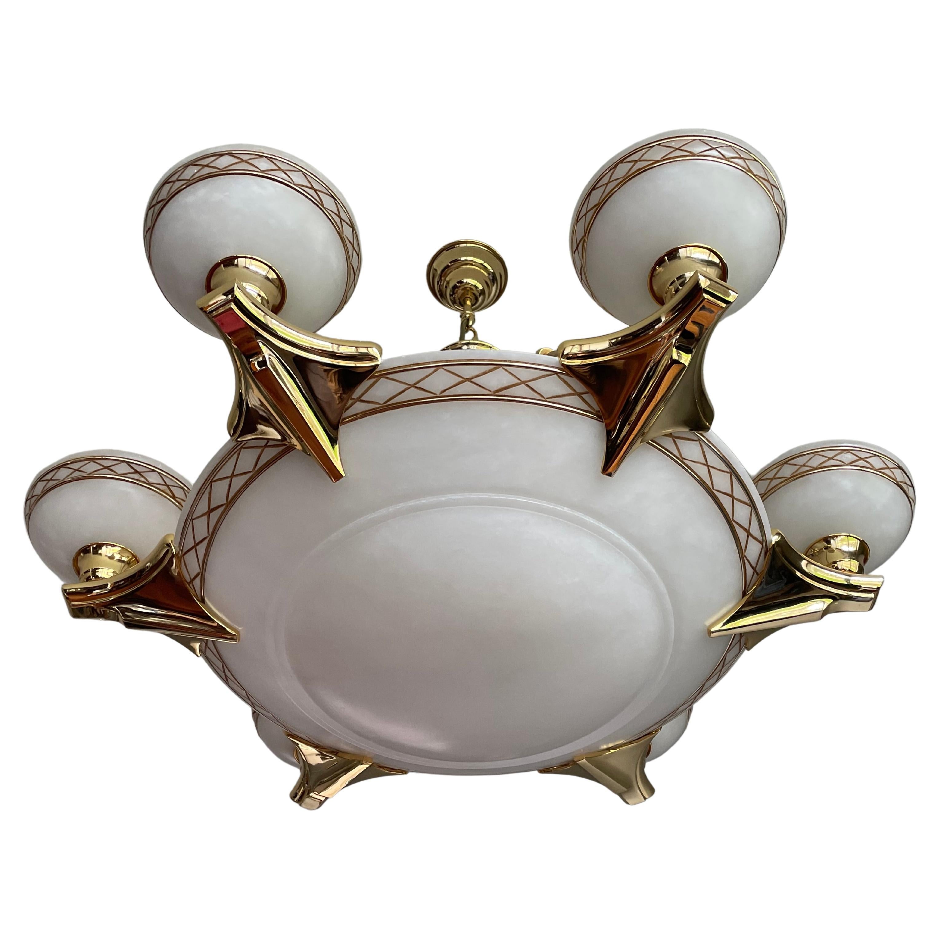 Enorme pendentif / lustre en bronze et laiton recouvert d'or et d'albâtre blanc