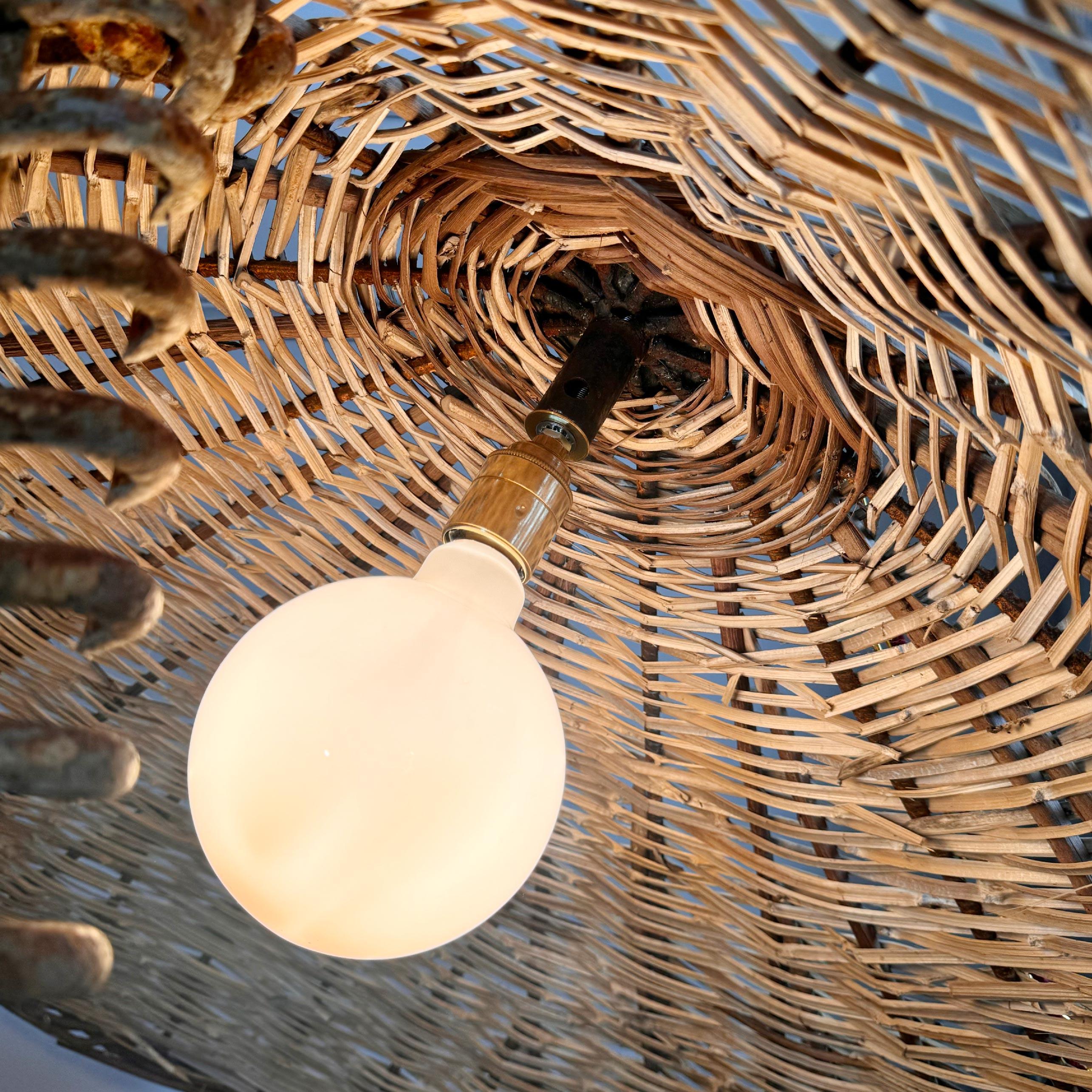 XX secolo Enorme parasole in vimini a soffitto in vendita