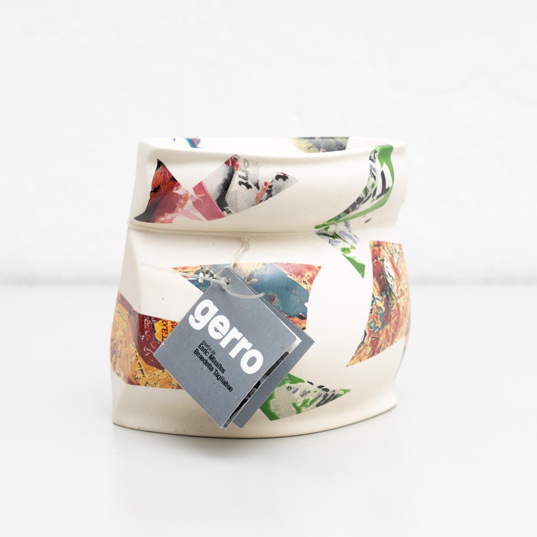 Gerro is a small vase that reproduces the large ones built in the Diagonal Mar Park in Barcelona, a project by Enric Miralles and Benedetta Tagliabue.  Made in glazed porcelain with silk-screened image of ceramic pigments.  In good original
