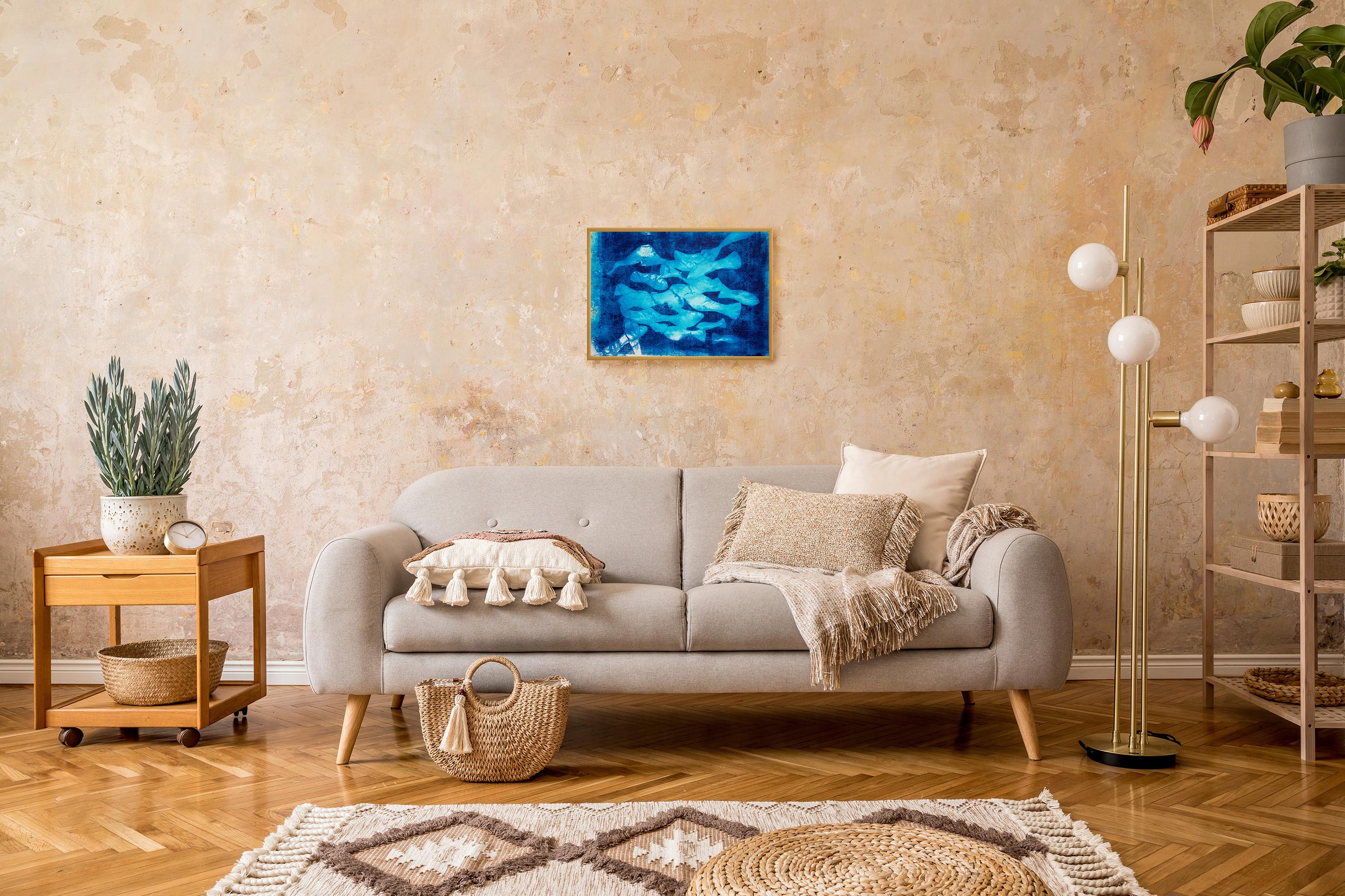 Marina Abismal, peinture technique mixte, tons bleus, motifs de poissons méditerranéens en vente 1