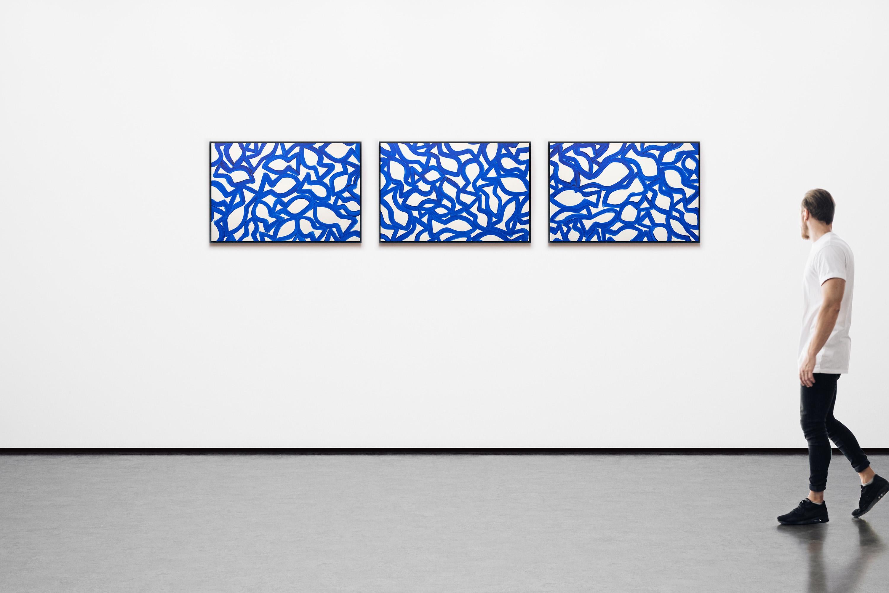 Marina Triptychon, Abstrakte Fischformen auf Papier, mediterranes blau-weißes Muster im Angebot 6