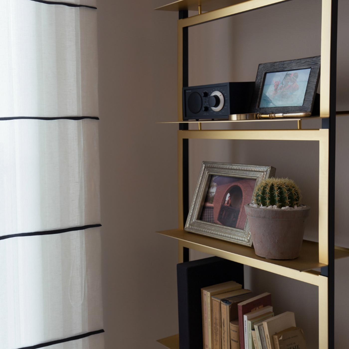 Estantería Enrica de oro de 24 quilates de Federico Peri Aluminio en venta