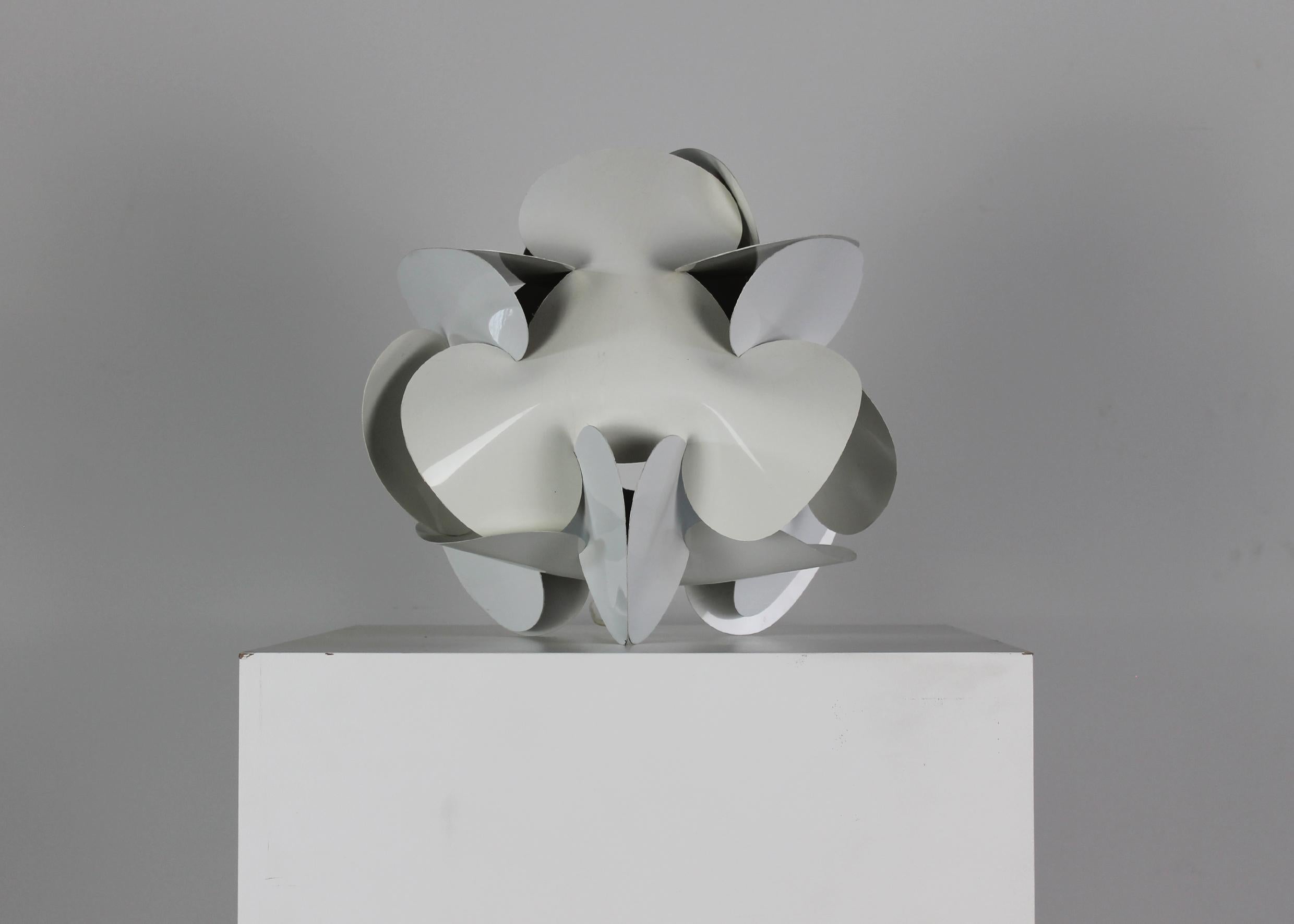 A rare table lamp realized by multiple white plastic sheets, model Plan. 
Designed by Enrico Botta and manufactured by Sundown, 1968 Italy. 

Literature: P. Palma e C. Vannicola, Italian lights 1960-1980, Alinea, Firenze, 2004, p. 60.
 