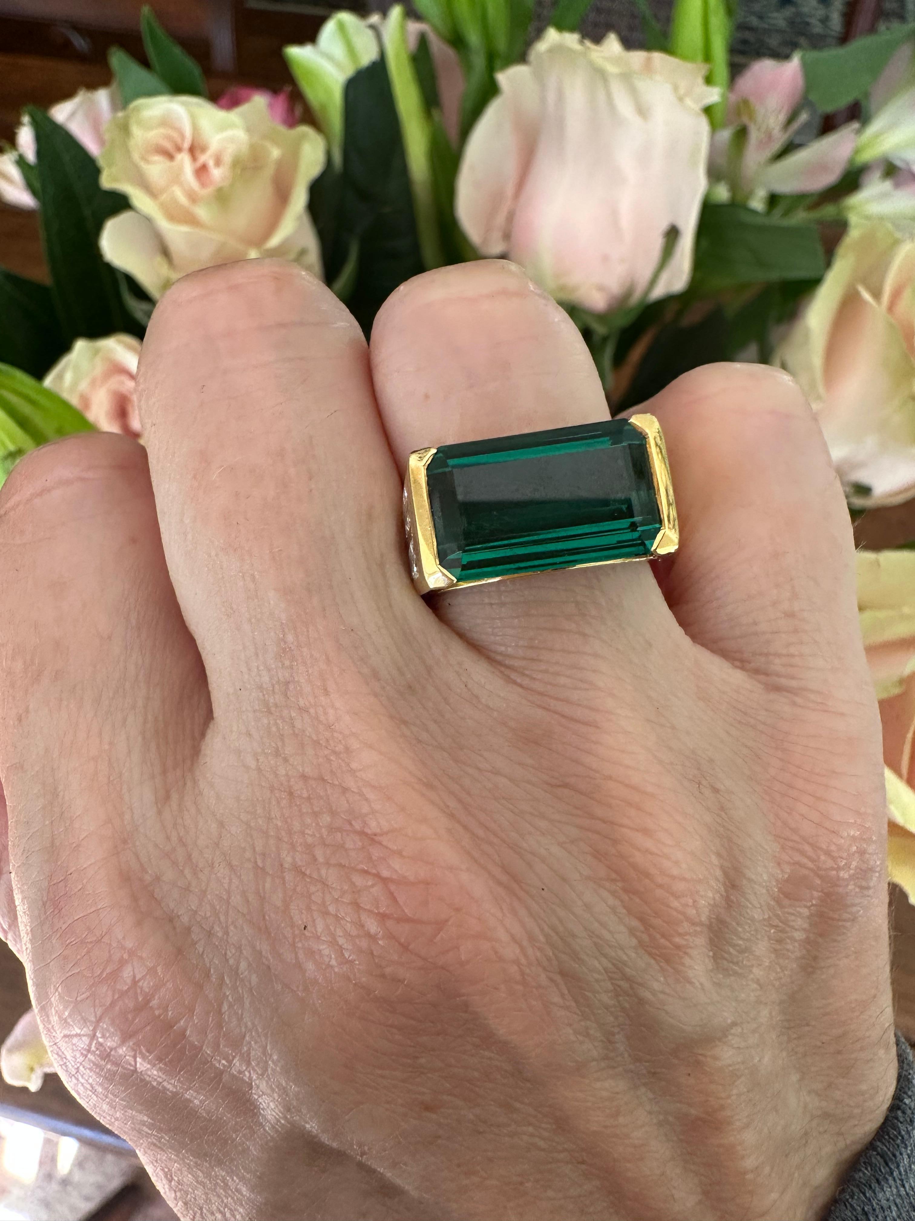 Enrico Cirio Anello da cocktail con tormalina verde e diamanti d'epoca in vendita 2