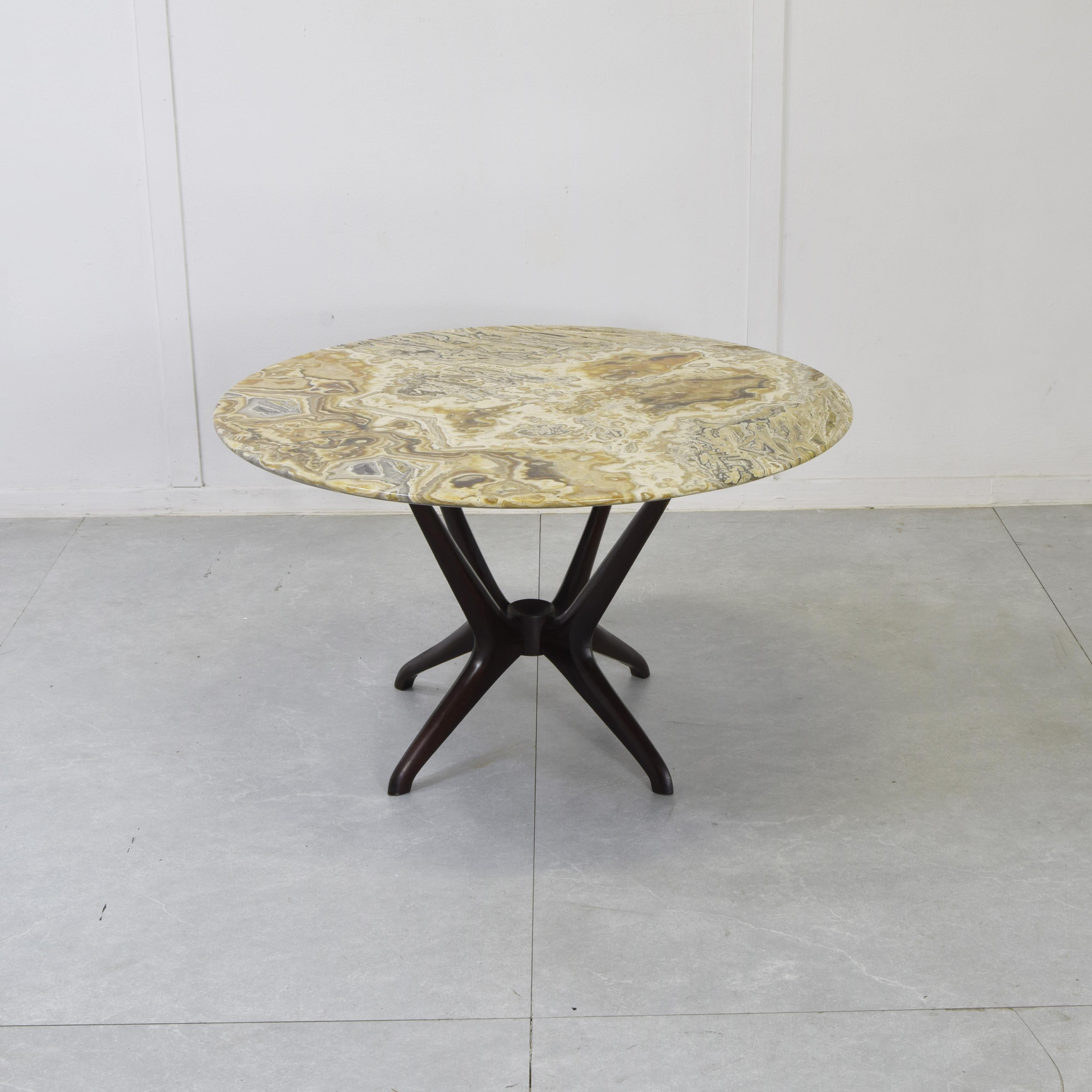 Italian Enrico Ciuti coffee table for Cassina 1950s. in vendita