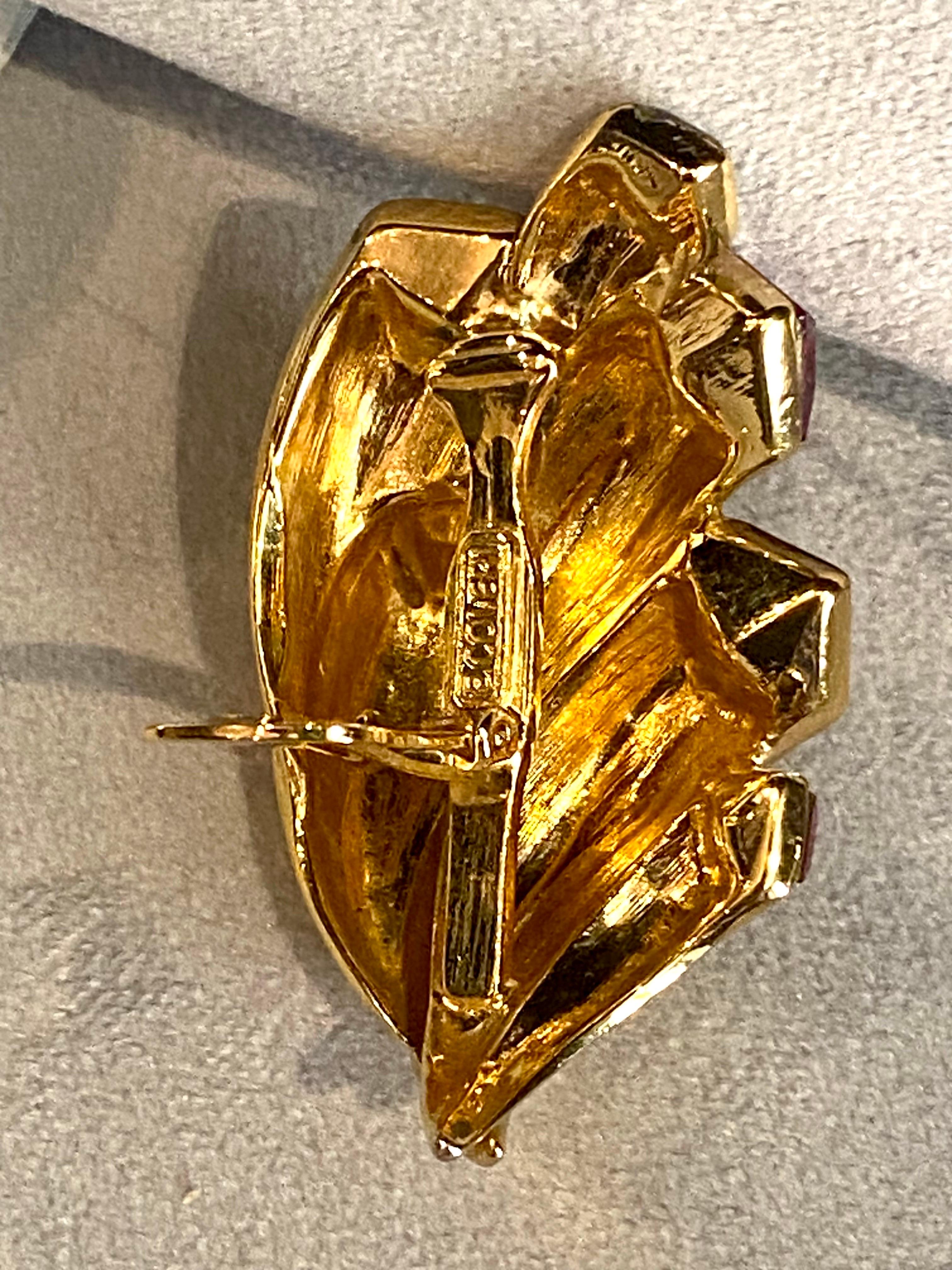 Orecchini scultura Enrico Coveri anni '80 in oro, rosso e verde con strass in vendita 9