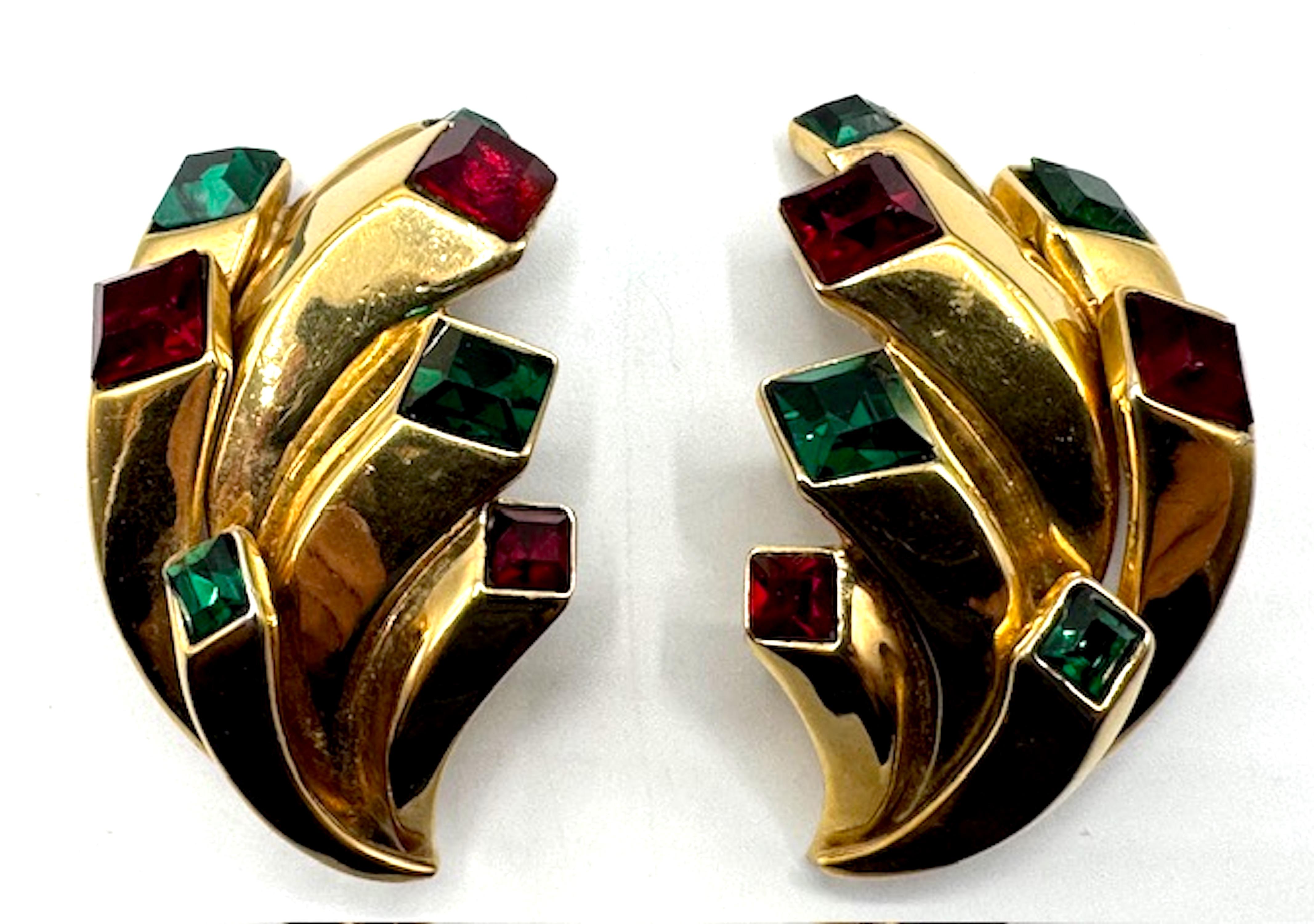 Quadrato Orecchini scultura Enrico Coveri anni '80 in oro, rosso e verde con strass in vendita