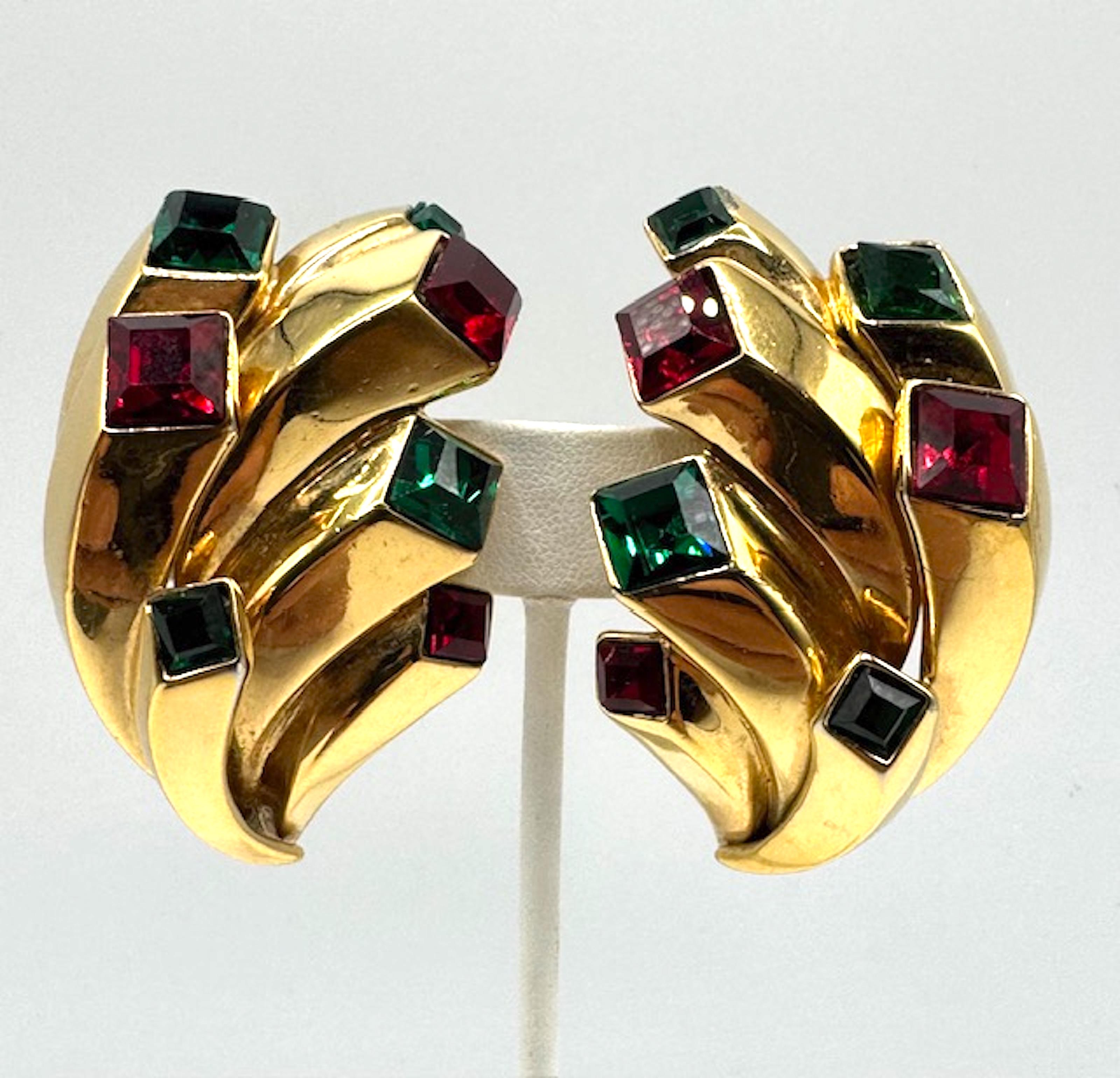 Donna Orecchini scultura Enrico Coveri anni '80 in oro, rosso e verde con strass in vendita