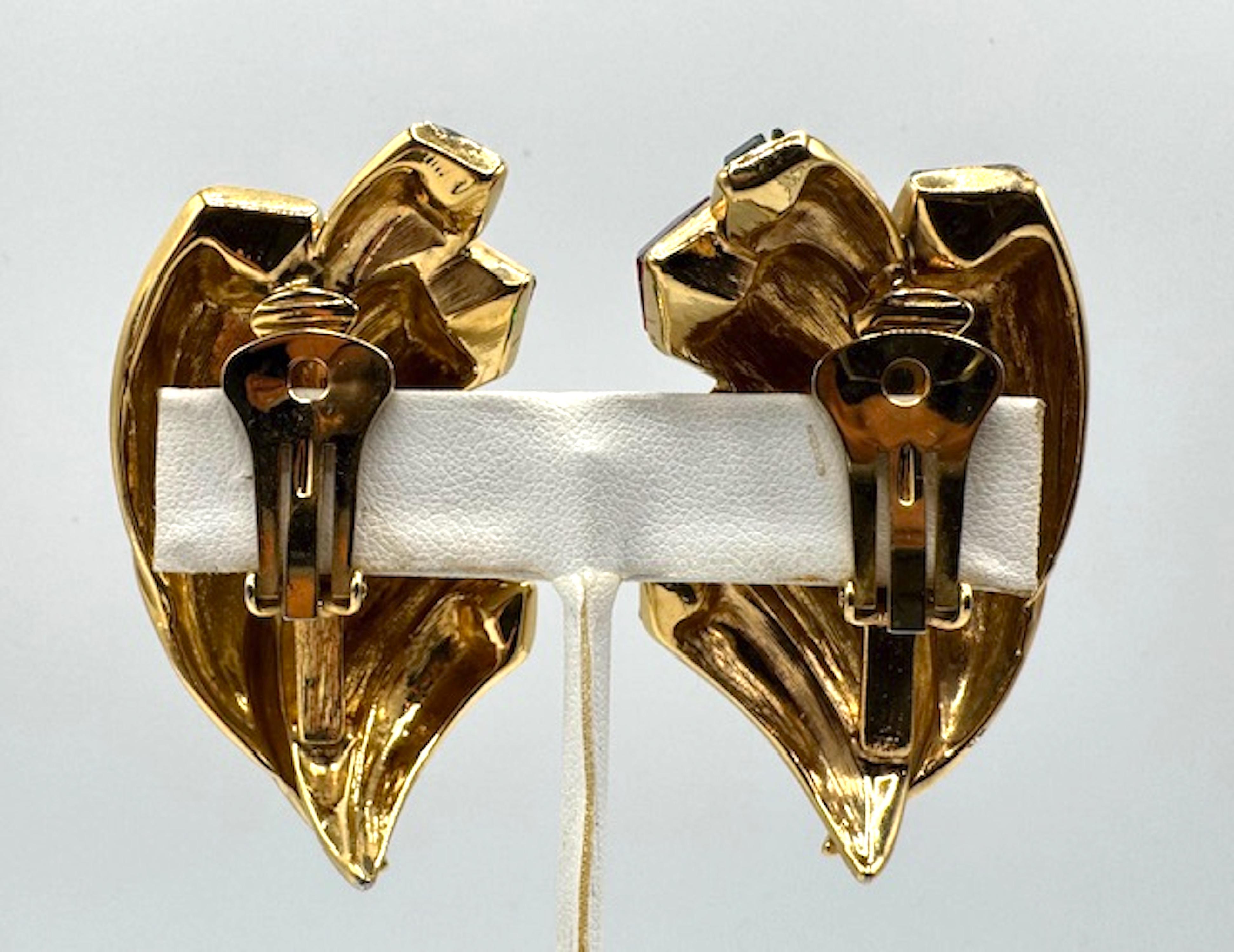 Orecchini scultura Enrico Coveri anni '80 in oro, rosso e verde con strass in vendita 2