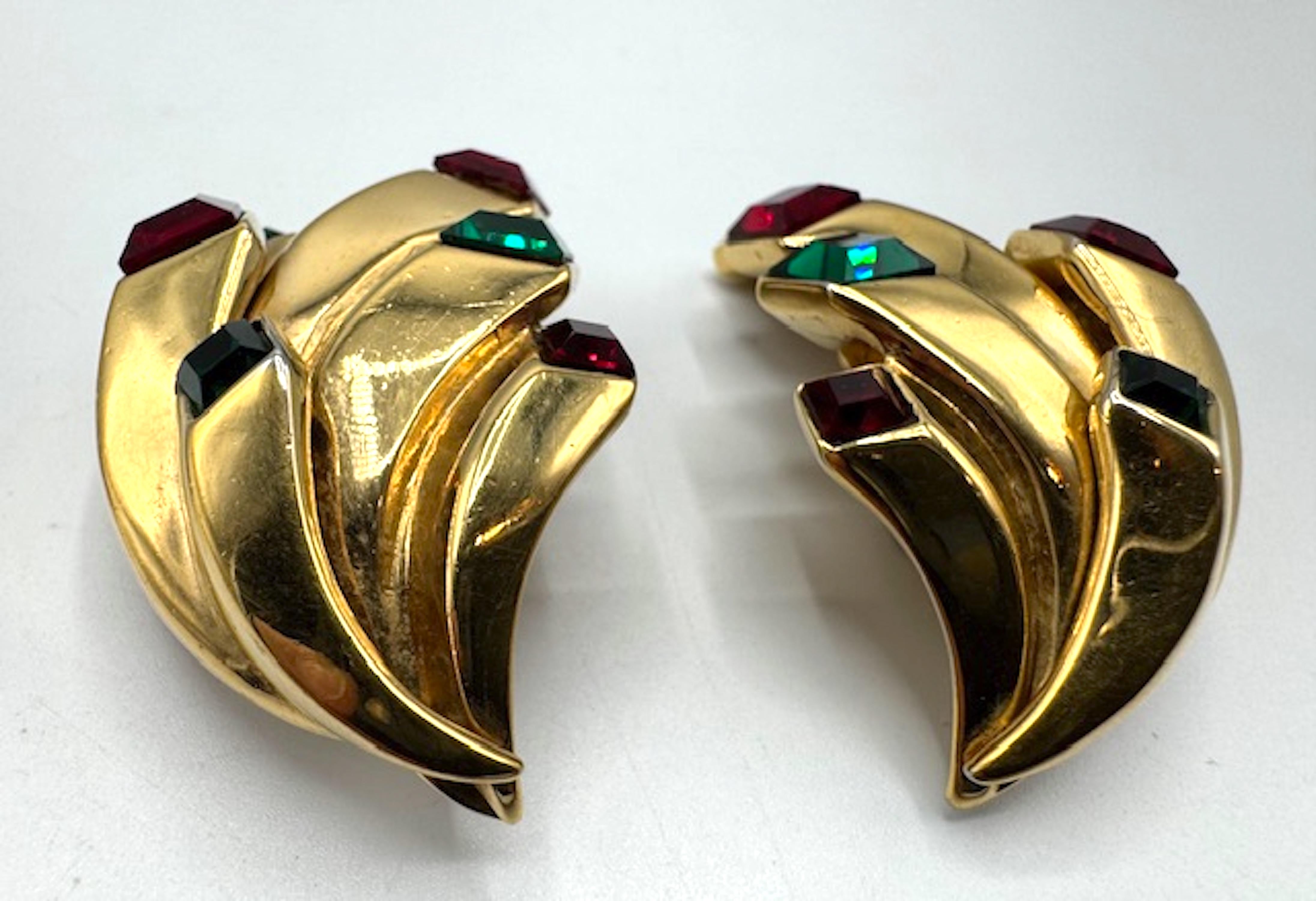 Orecchini scultura Enrico Coveri anni '80 in oro, rosso e verde con strass in vendita 3