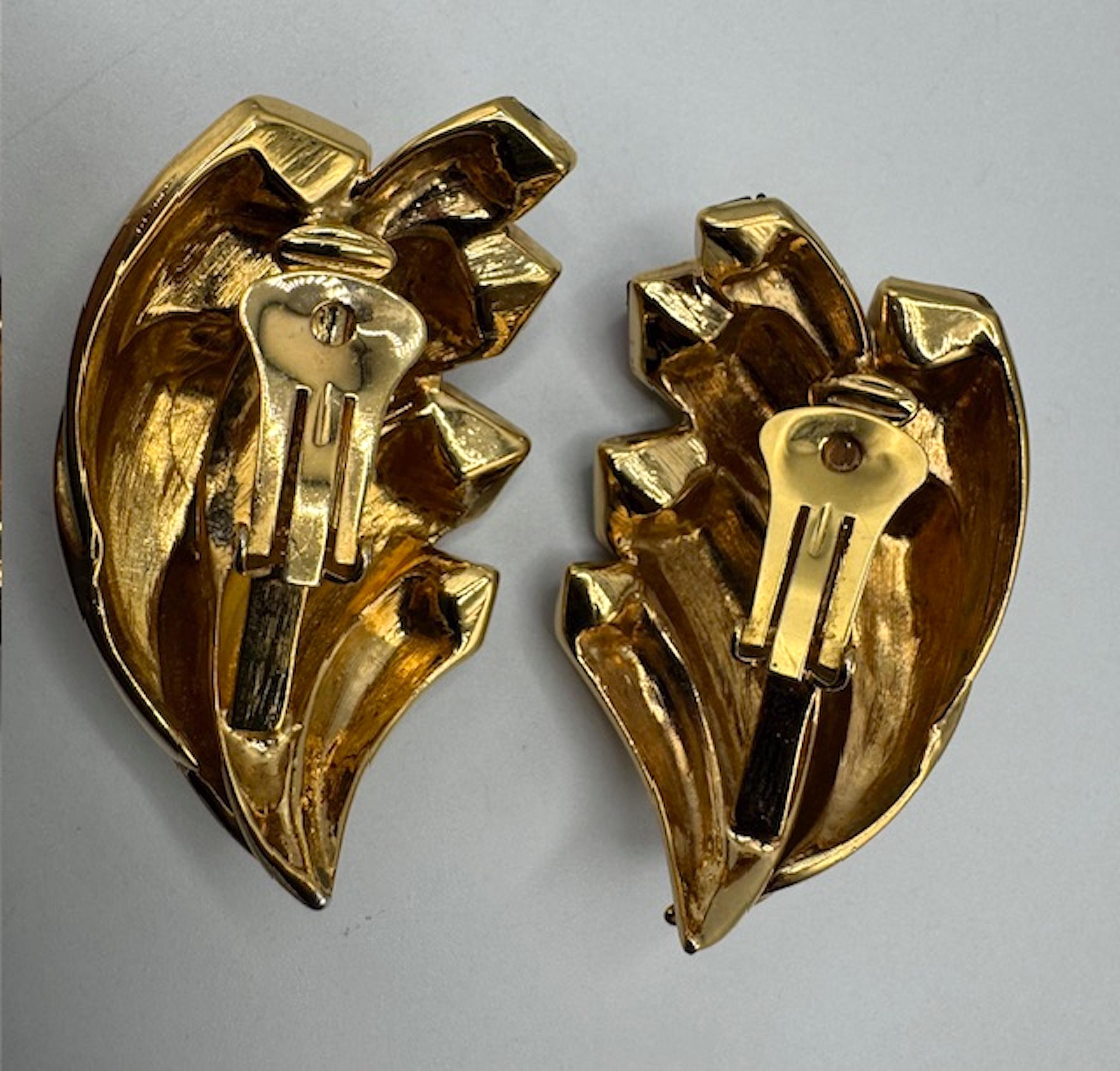 Orecchini scultura Enrico Coveri anni '80 in oro, rosso e verde con strass in vendita 4