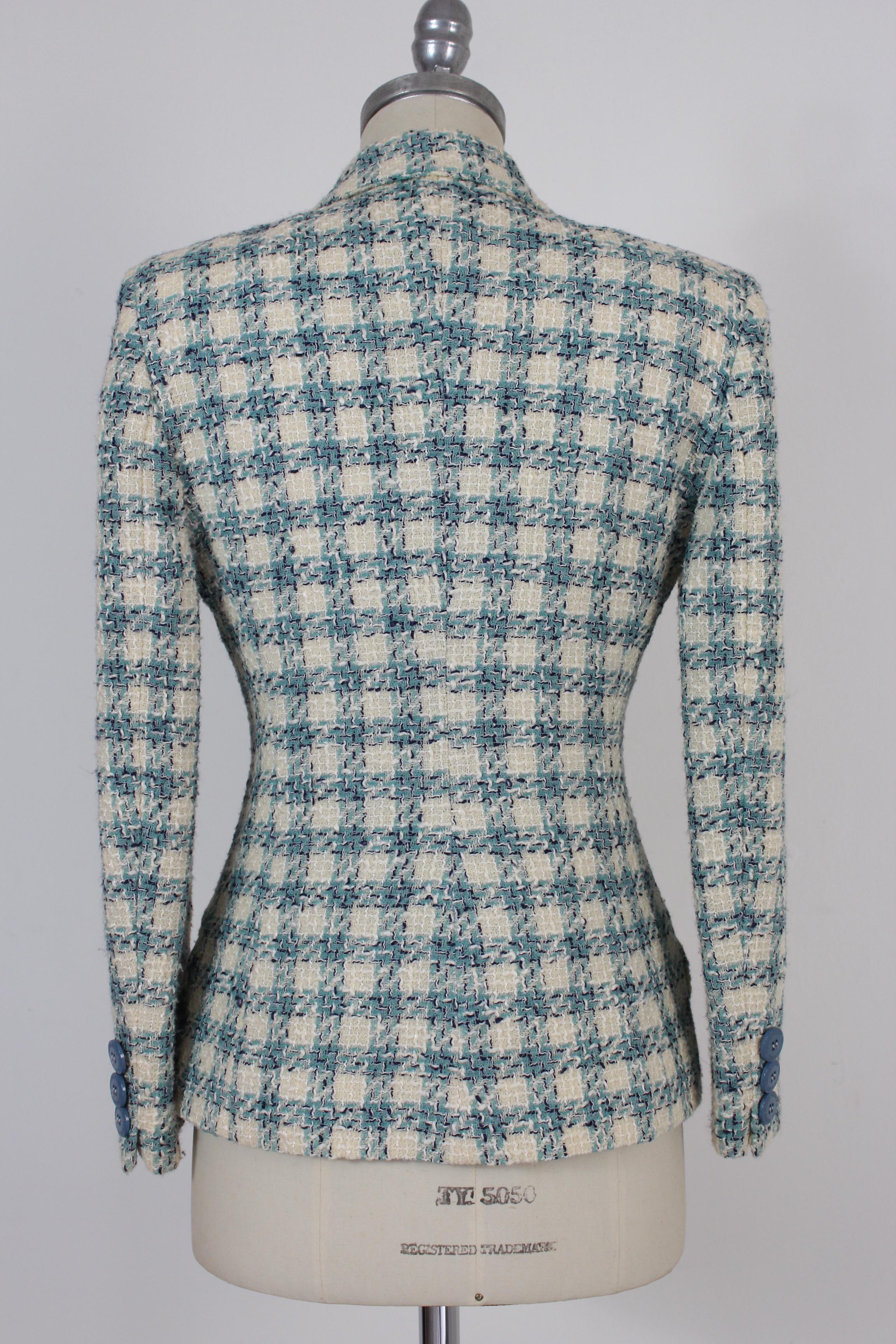 Enrico Coveri 90s vintage women's jacket. Elegant jacket, short at the waist. Blazer in blue and white boucle fabric. 33% cotton, 43% wool, 15% polyester. Made in Italy. Excellent vintage condition.

Size: 44 It 10 Us 12 Uk

Shoulder: 44 cm
Bust /