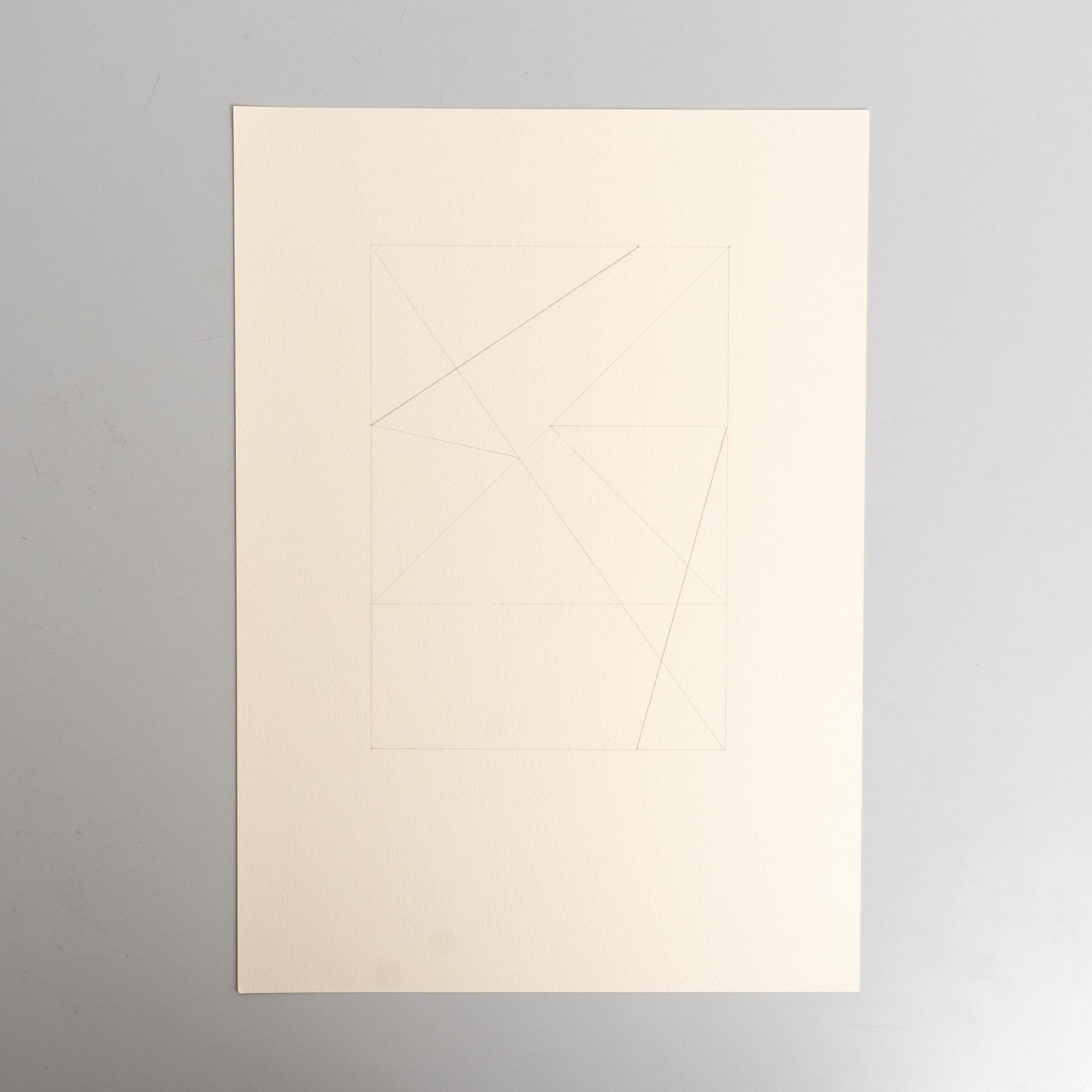 Esplora l'accattivante semplicità di questo disegno geometrico astratto su carta di Enrico Della Torre. Realizzata a matita, questa composizione minimale mostra un delicato gioco di forme e linee, esemplificando la visione artistica unica di Della