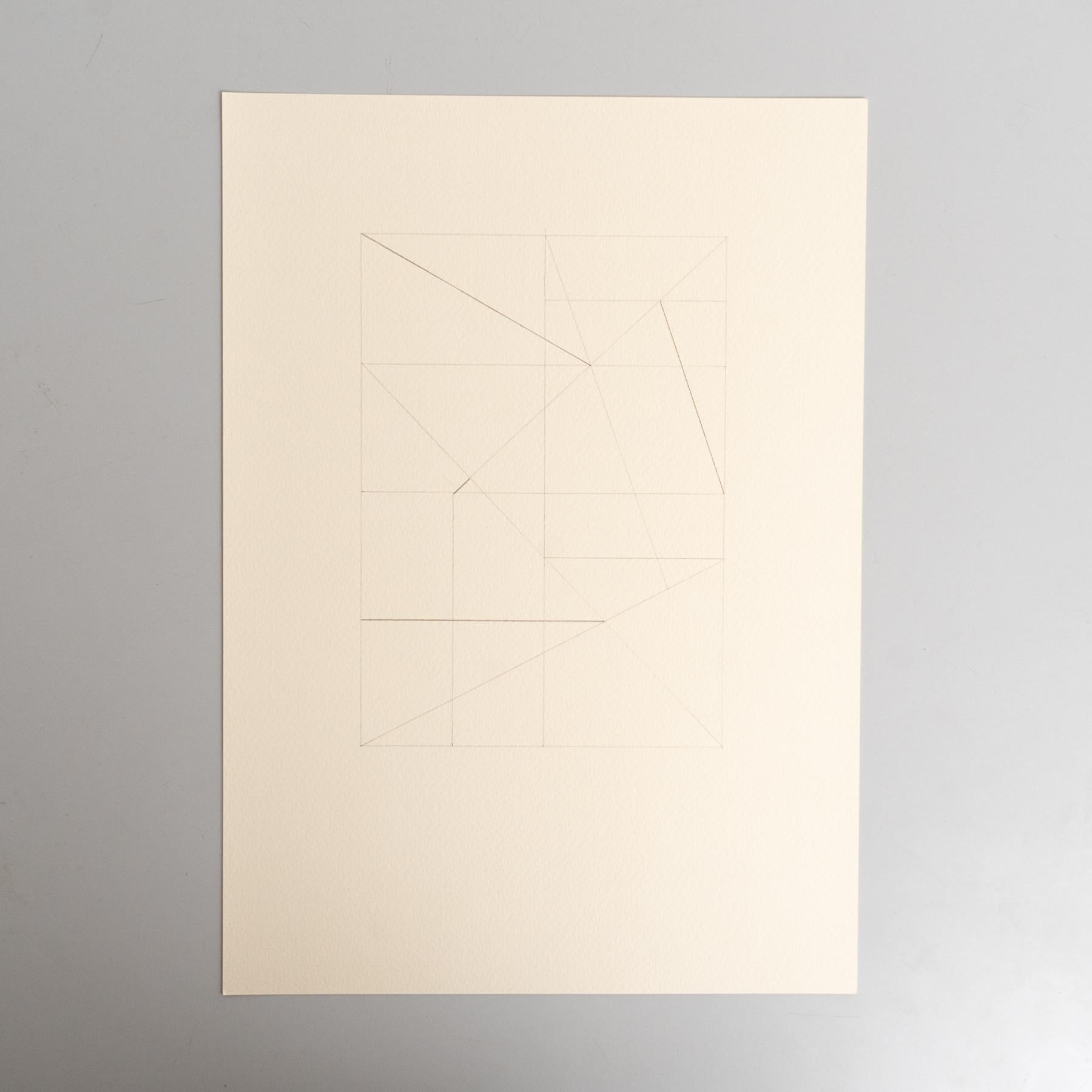 Entdecken Sie die fesselnde Einfachheit dieser abstrakten geometrischen Zeichnung auf Papier von Enrico Della Torre. Die mit Bleistift gezeichnete, minimalistische Komposition zeigt ein delikates Zusammenspiel von Formen und Linien, das Della Torres