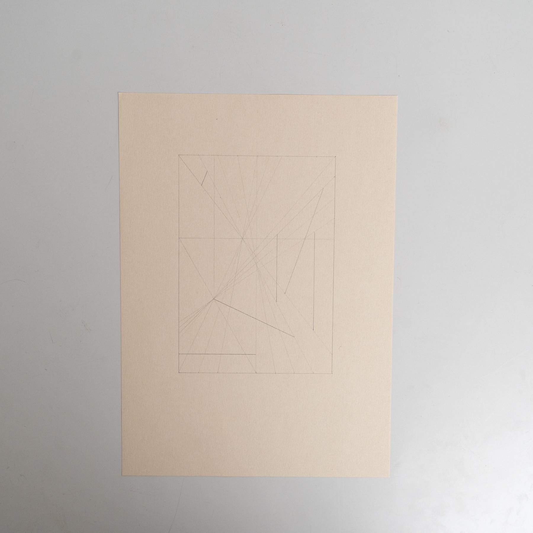 Esplora l'accattivante semplicità di questo disegno geometrico astratto su carta di Enrico Della Torre. Realizzata a matita, questa composizione minimale mostra un delicato gioco di forme e linee, esemplificando la visione artistica unica di Della