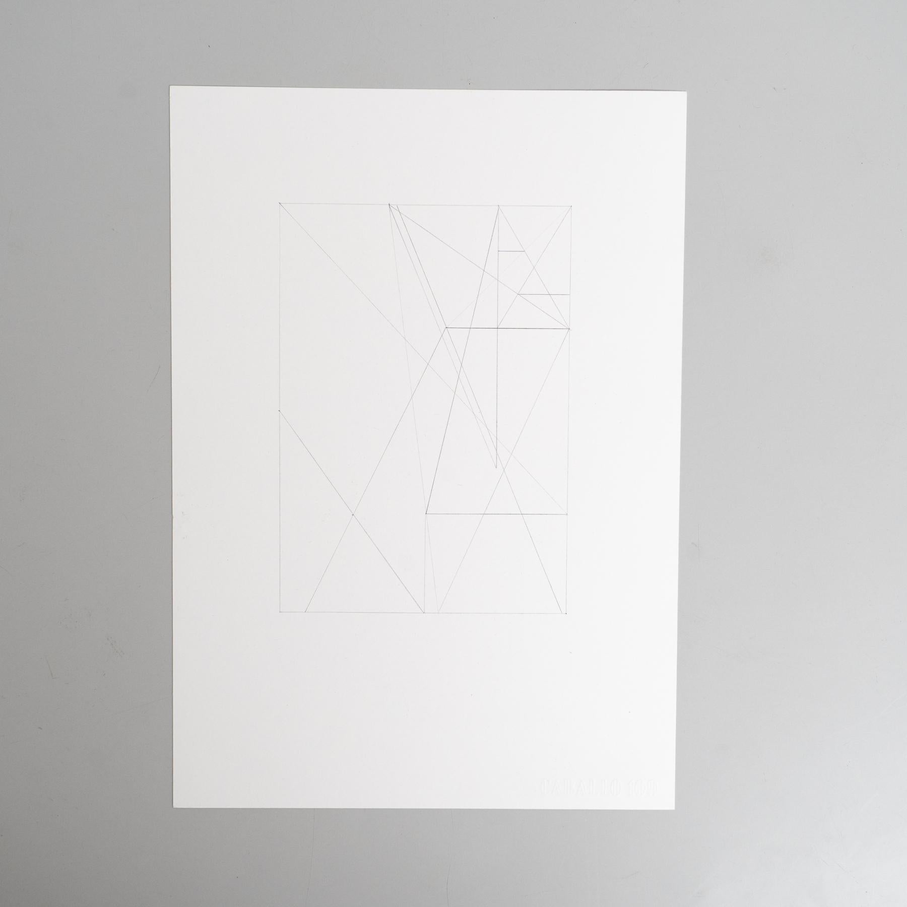Entdecken Sie die fesselnde Einfachheit dieser abstrakten geometrischen Zeichnung auf Papier von Enrico Della Torre. Die mit Bleistift gezeichnete, minimalistische Komposition zeigt ein delikates Zusammenspiel von Formen und Linien, das Della Torres
