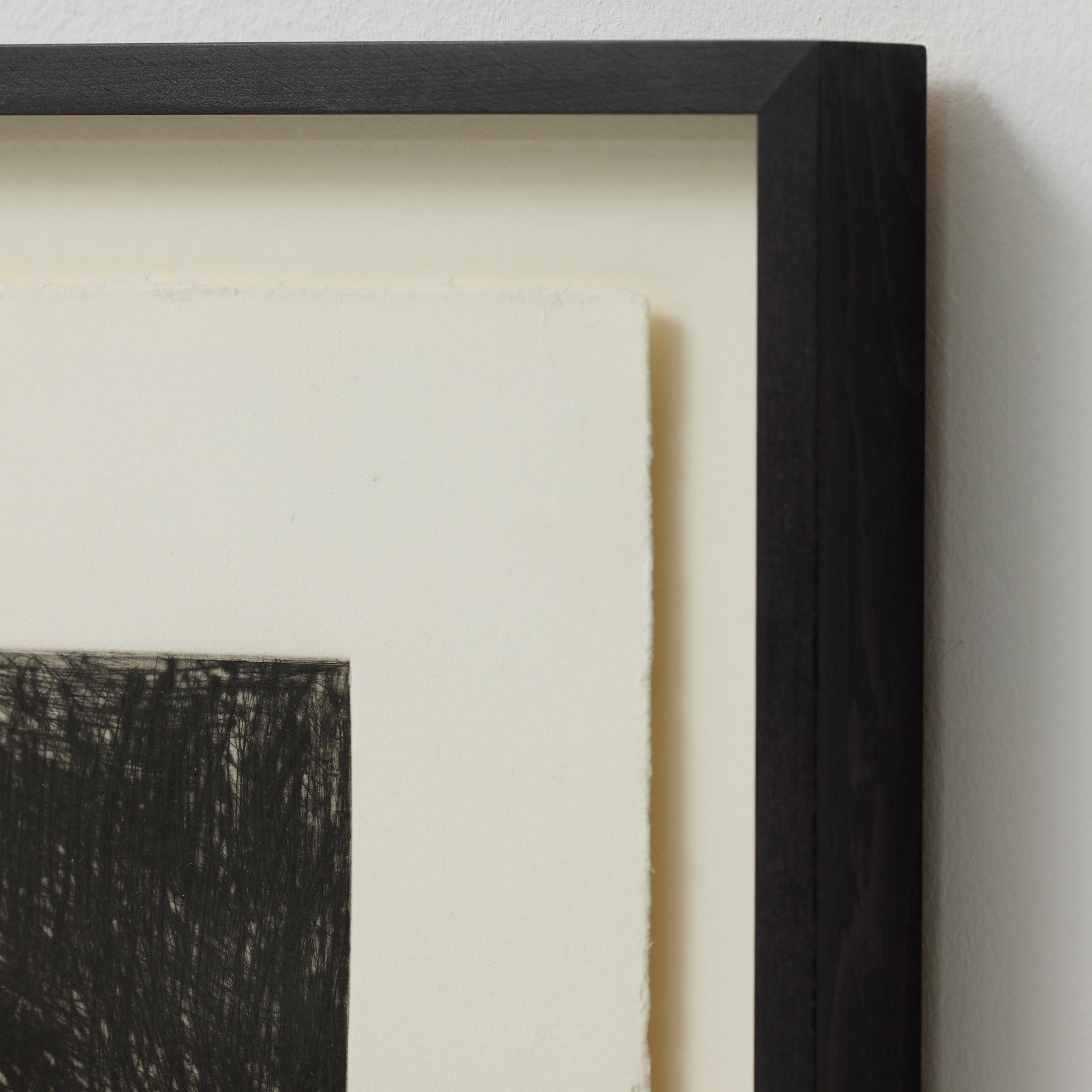Enrico Della Torre Schwarz-Weiß-Abstrakte gerahmte Gravur in Schwarz und Weiß (Papier) im Angebot
