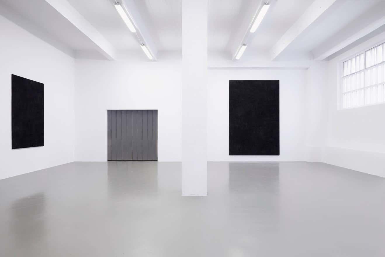 Großes Gemälde in schwarzer Holzkohle von Enrico Della Torre, 2017 im Angebot 3