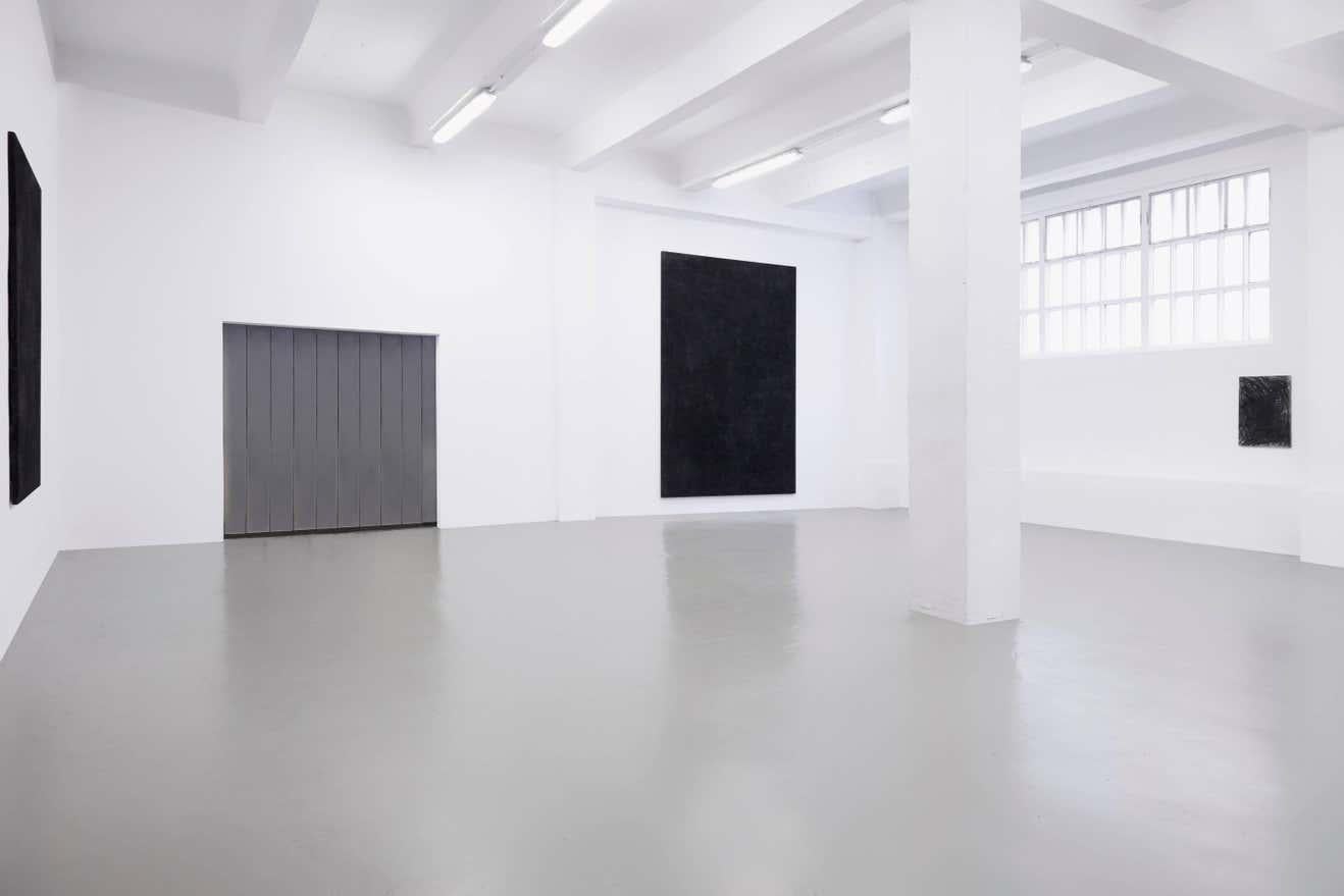 Großes Gemälde in schwarzer Holzkohle von Enrico Della Torre, 2017 im Angebot 2