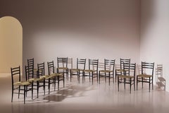 Enrico Delmonte, ensemble de 12 chaises "type B" en frêne et en paille, Chiavari, Italie, années 1950.