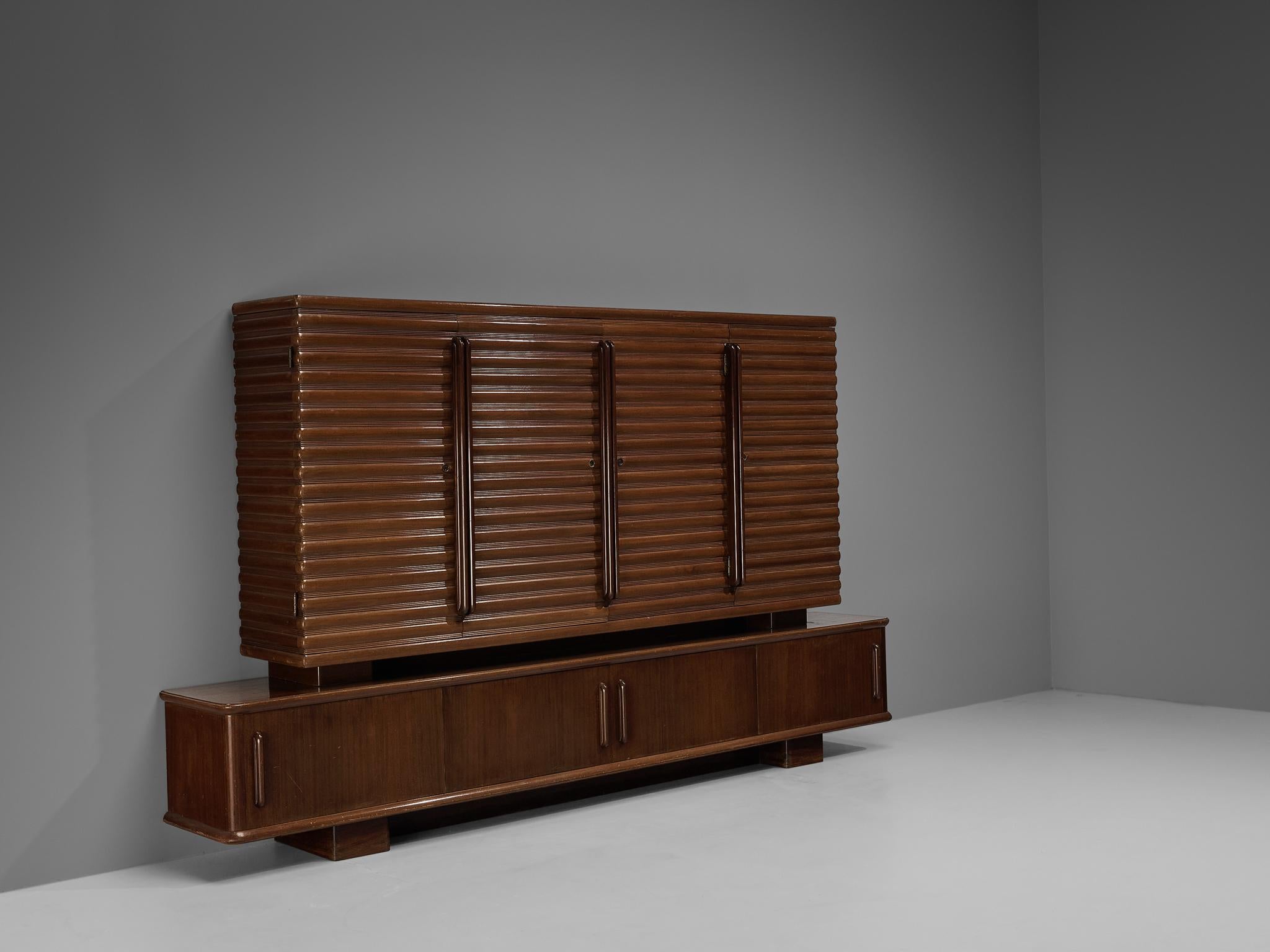 Enrico & Paolo Borghi, sideboard, mahogany, oak, Italy, 1950s

Admirable high sideboard in mahogany with carved doors by Italian duo Enrico & Paolo Borghi, manufactured in the 1950s in Cantu. The storage piece consists of two elements. Firstly, the