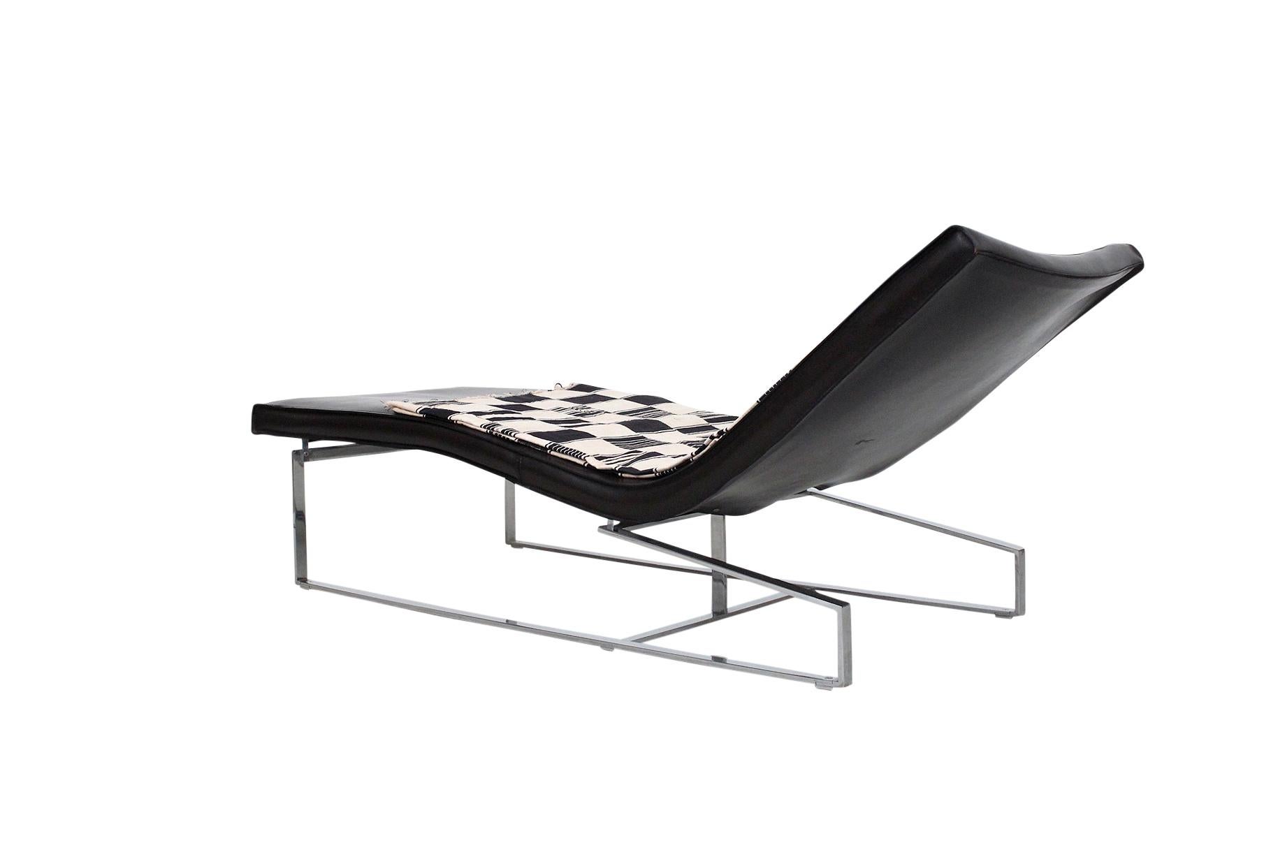 Enrico Pellizzoni Leather and Steel Chaise Lounge 1