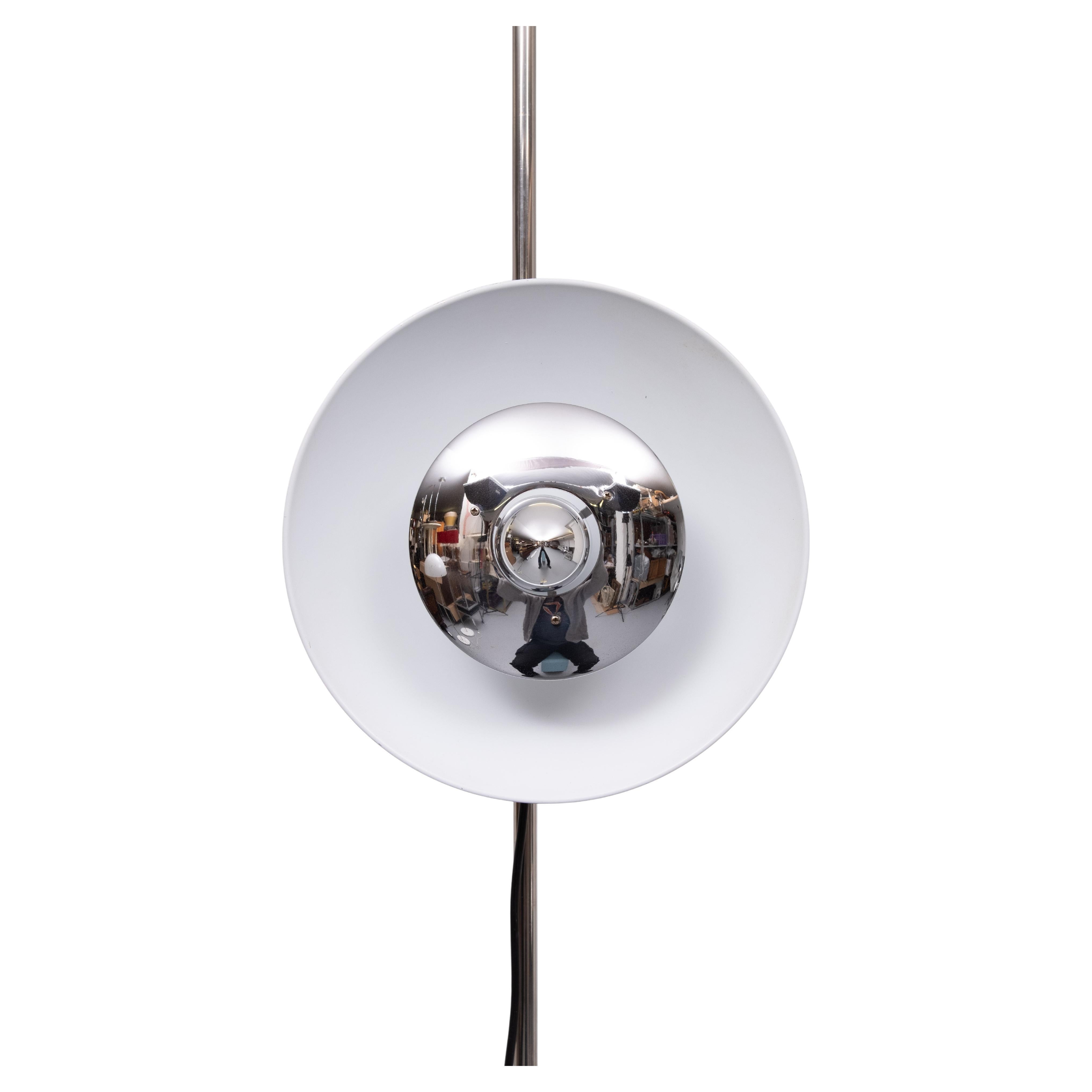 Beautiful and stylish floor lamp  The base and the chromed metal base hosts a height adjustable reflector composed of two aluminum discs, including a white lacquered.Diffuse and gentle indirect light. 
Good general condition 




