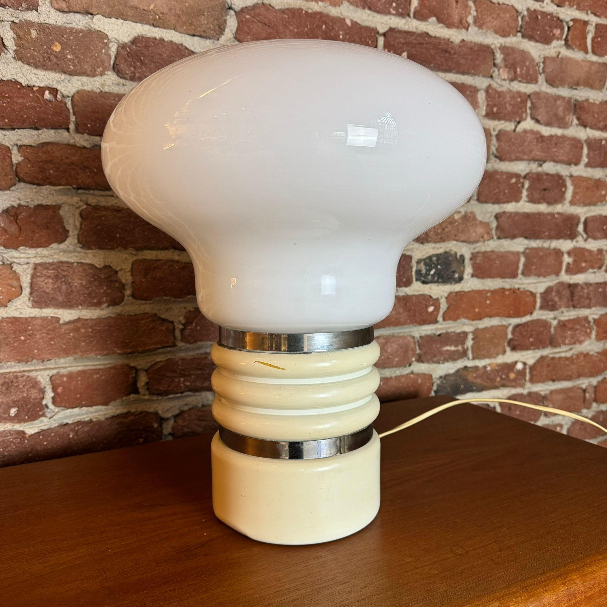 Enrico Tronconi, table lamp 'Bulb', for Tronconi Italia, Itay 1970 In Good Condition For Sale In Torino, IT