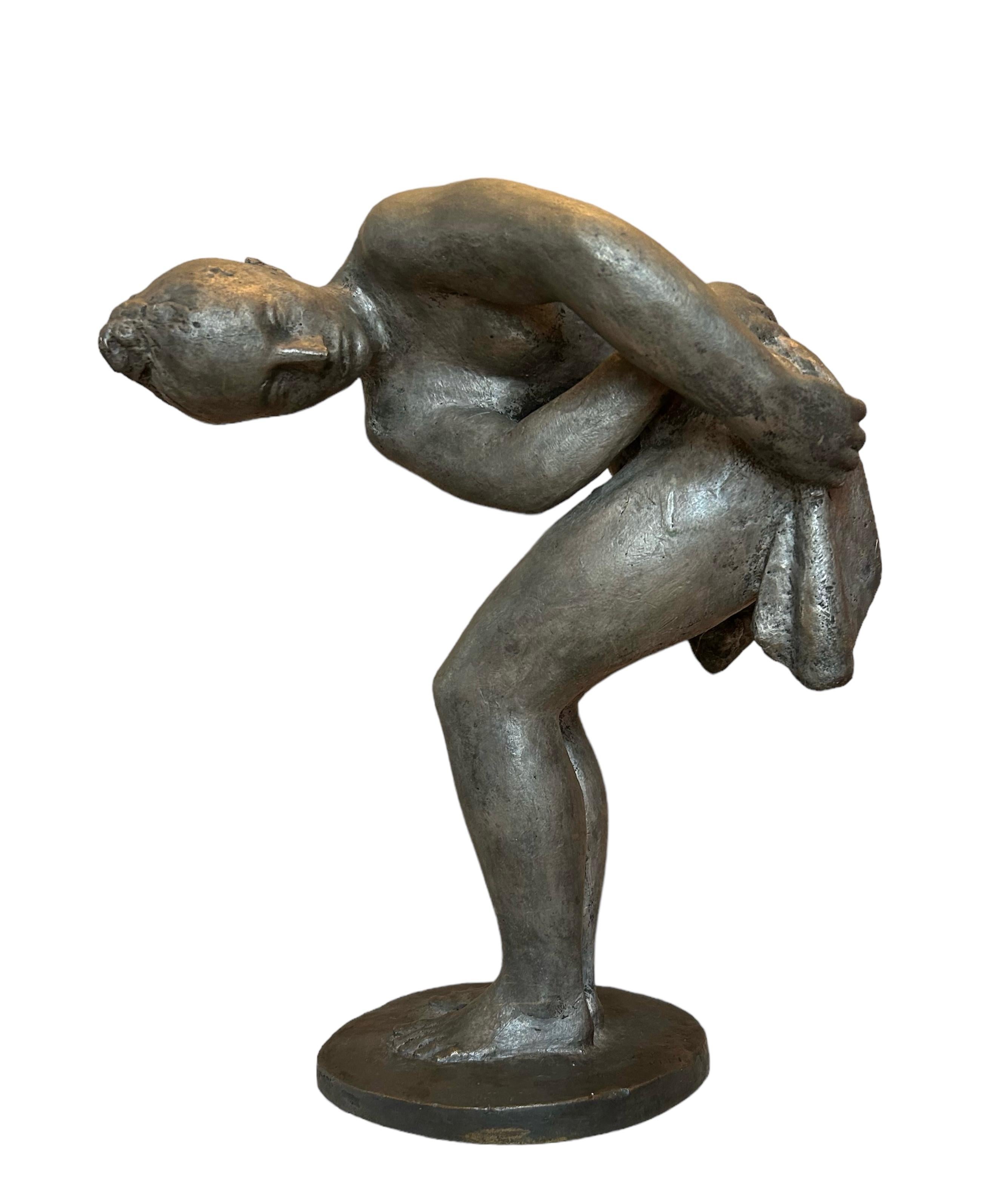 Enrique Alférez Nude Sculpture – Trocknender Bader