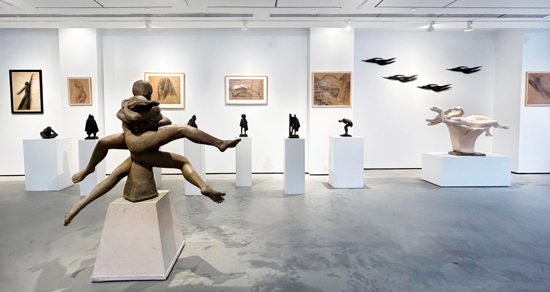 Lovers (large) - Sculpture by Enrique Alférez