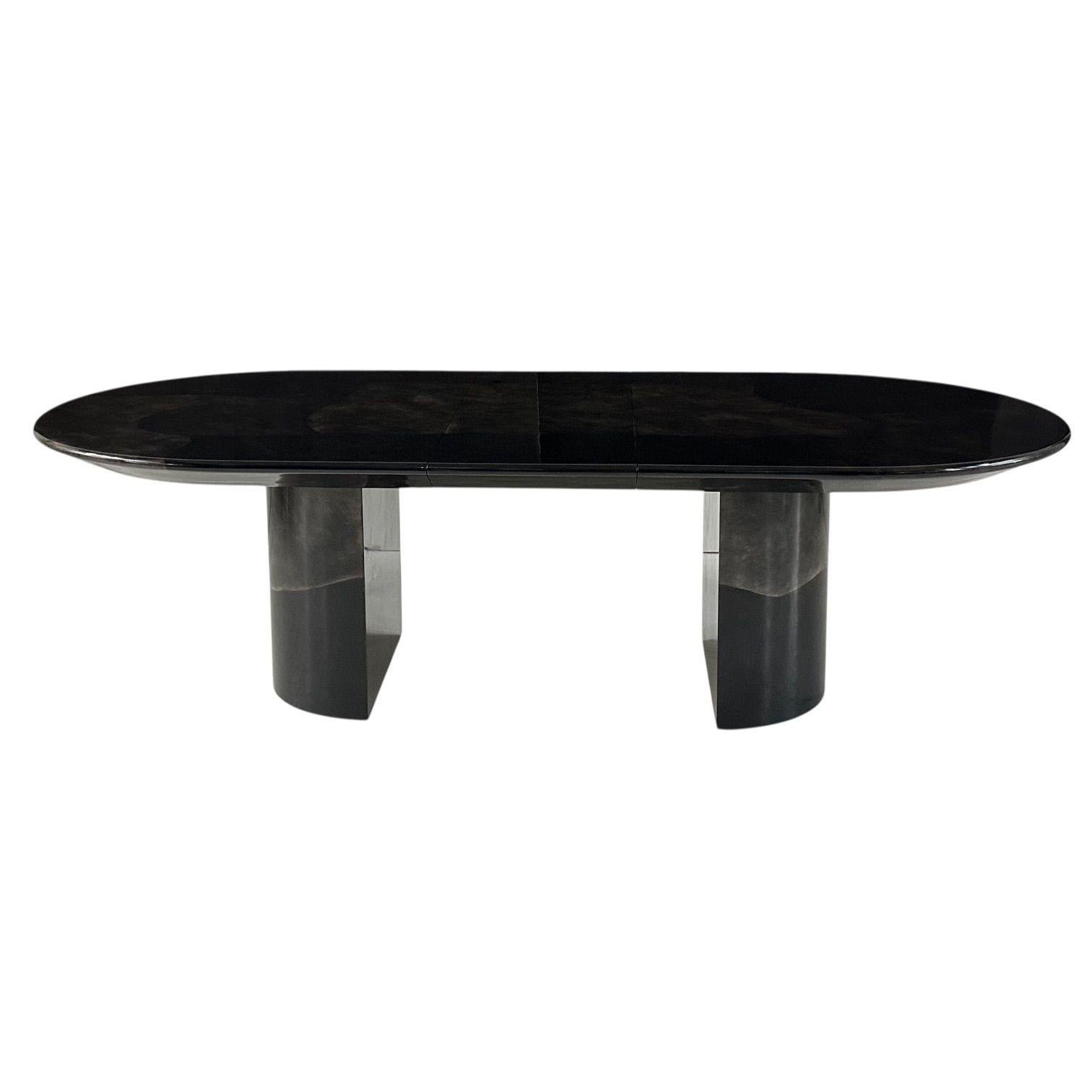 Enrique Garcel pour Jimeco  Table de salle à manger en peau de chèvre noire, 1970.  Original wi 1 feuille.
Mesure 29,25