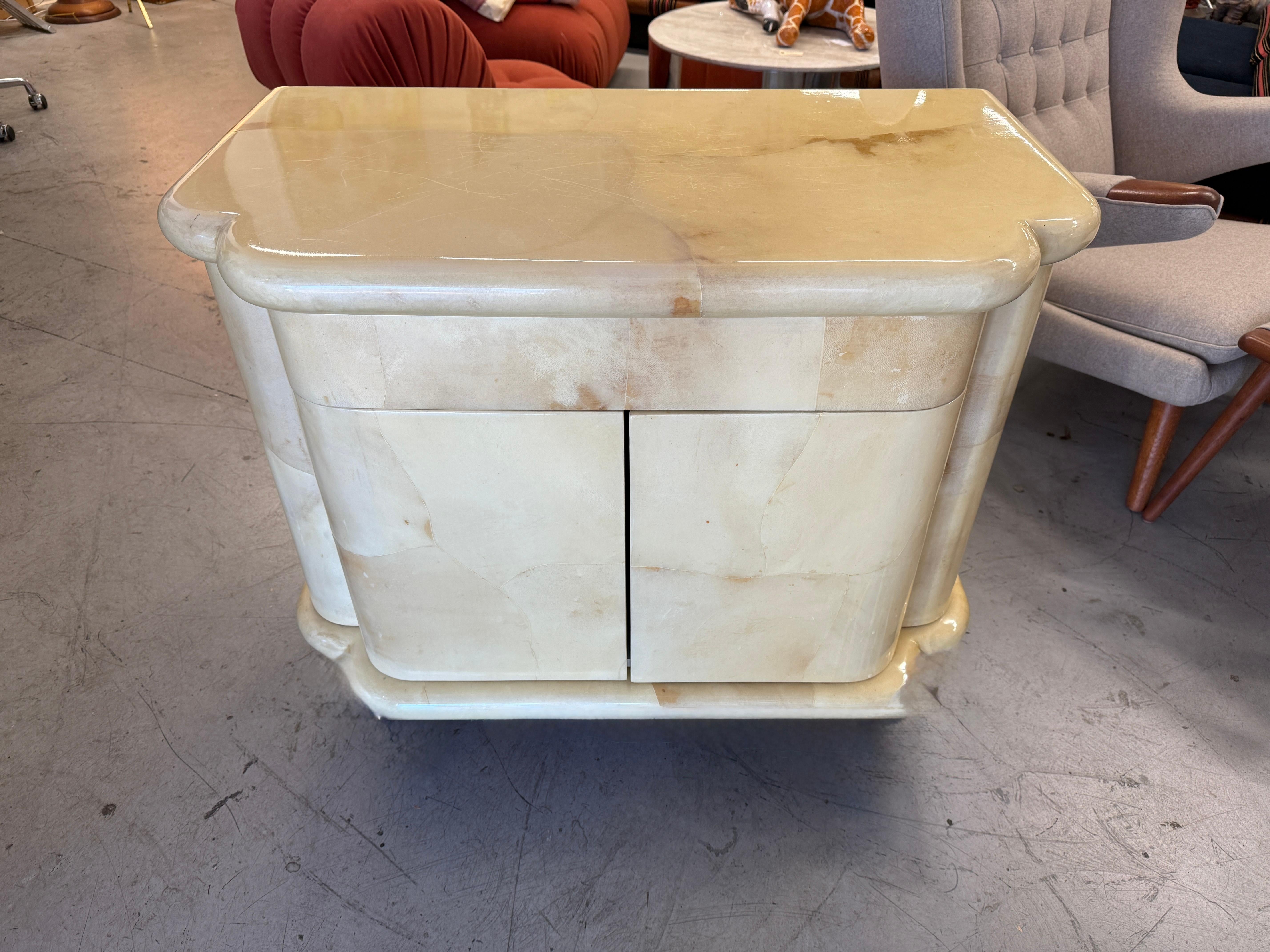 Enrique Garcel pour Jimeco Tables de nuit laquées en peau de chèvre en vente 3