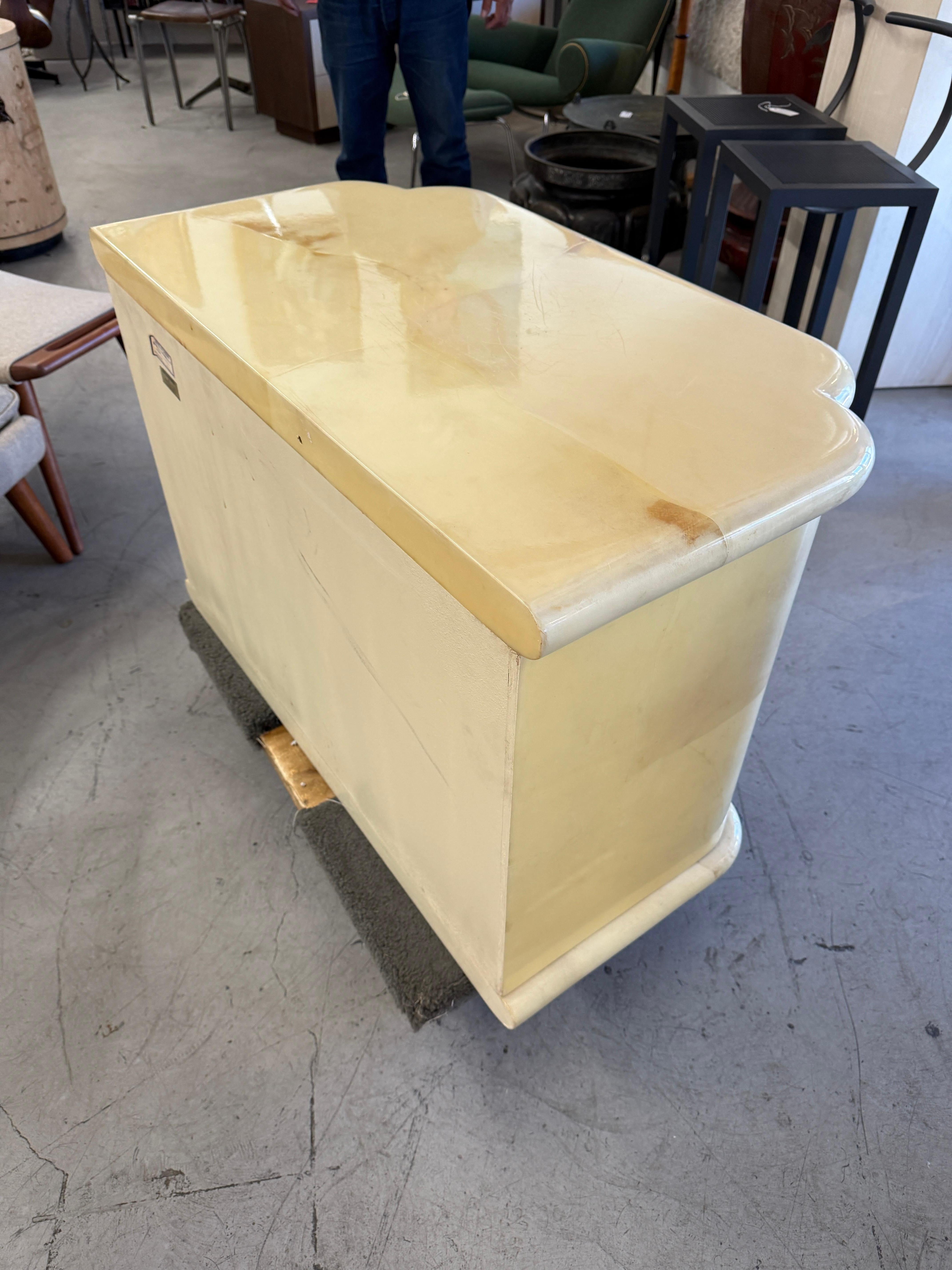 Enrique Garcel pour Jimeco Tables de nuit laquées en peau de chèvre en vente 4