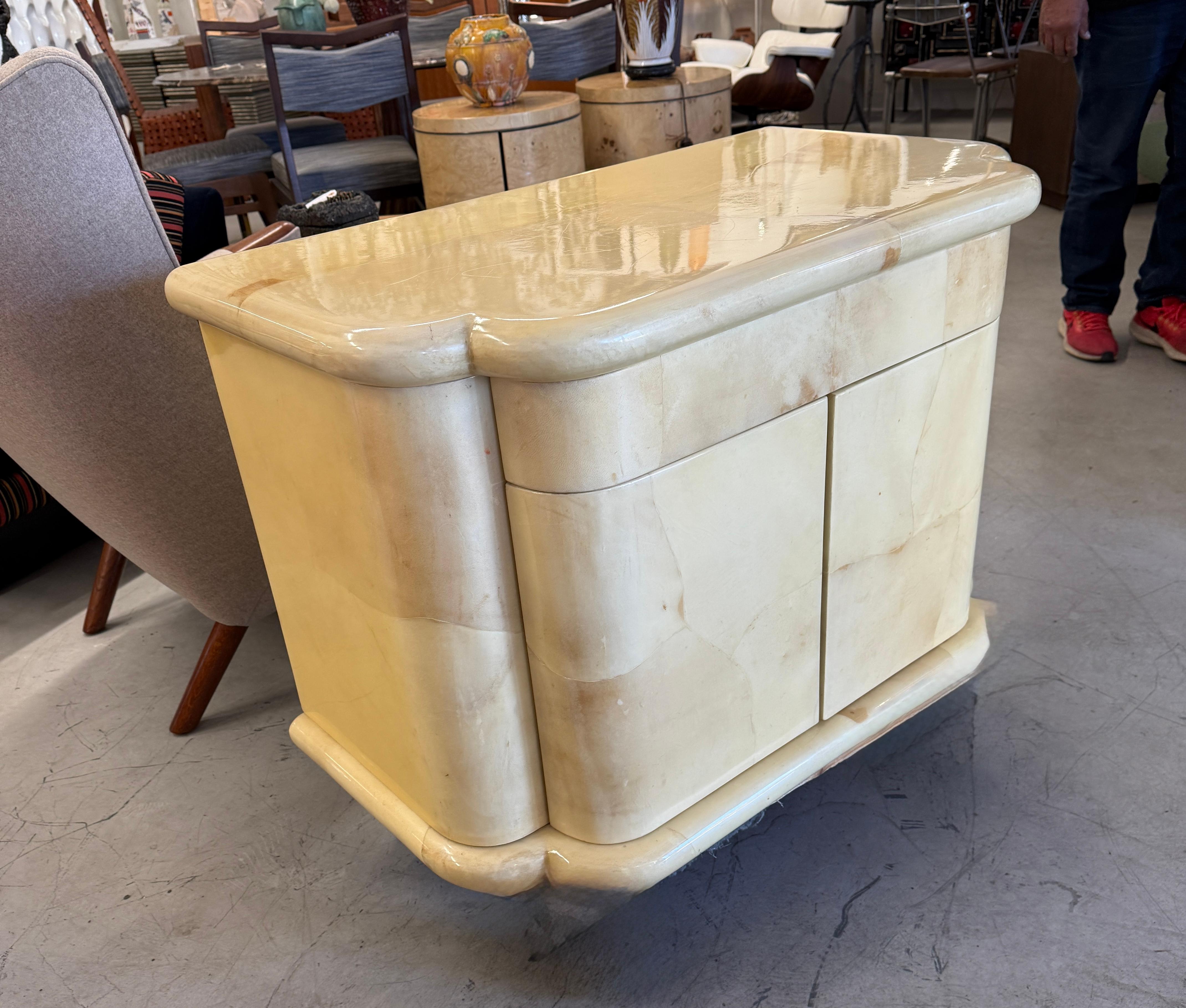 Enrique Garcel pour Jimeco Tables de nuit laquées en peau de chèvre en vente 5